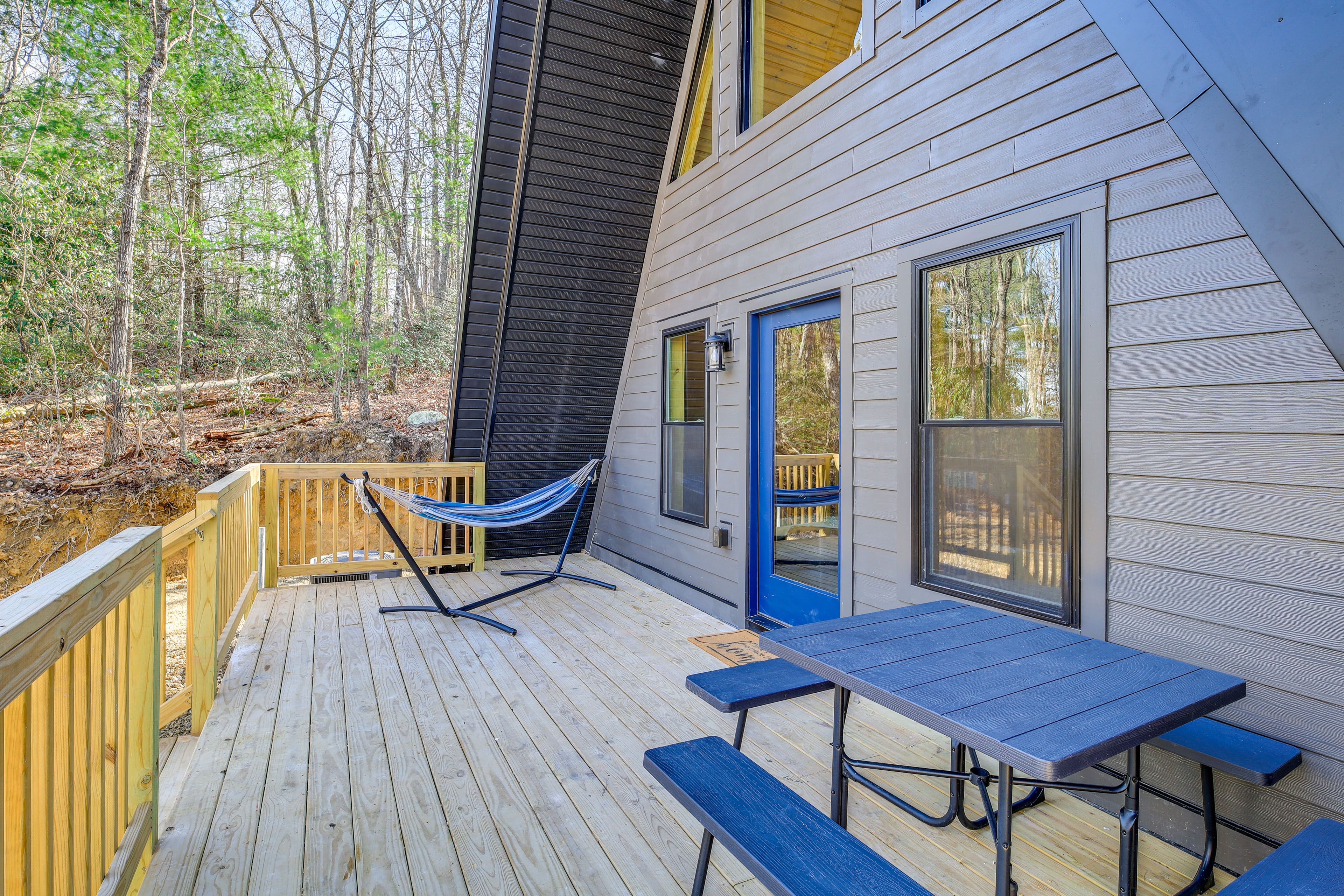 Wraparound Deck | Outdoor Dining Set | Gas Grill