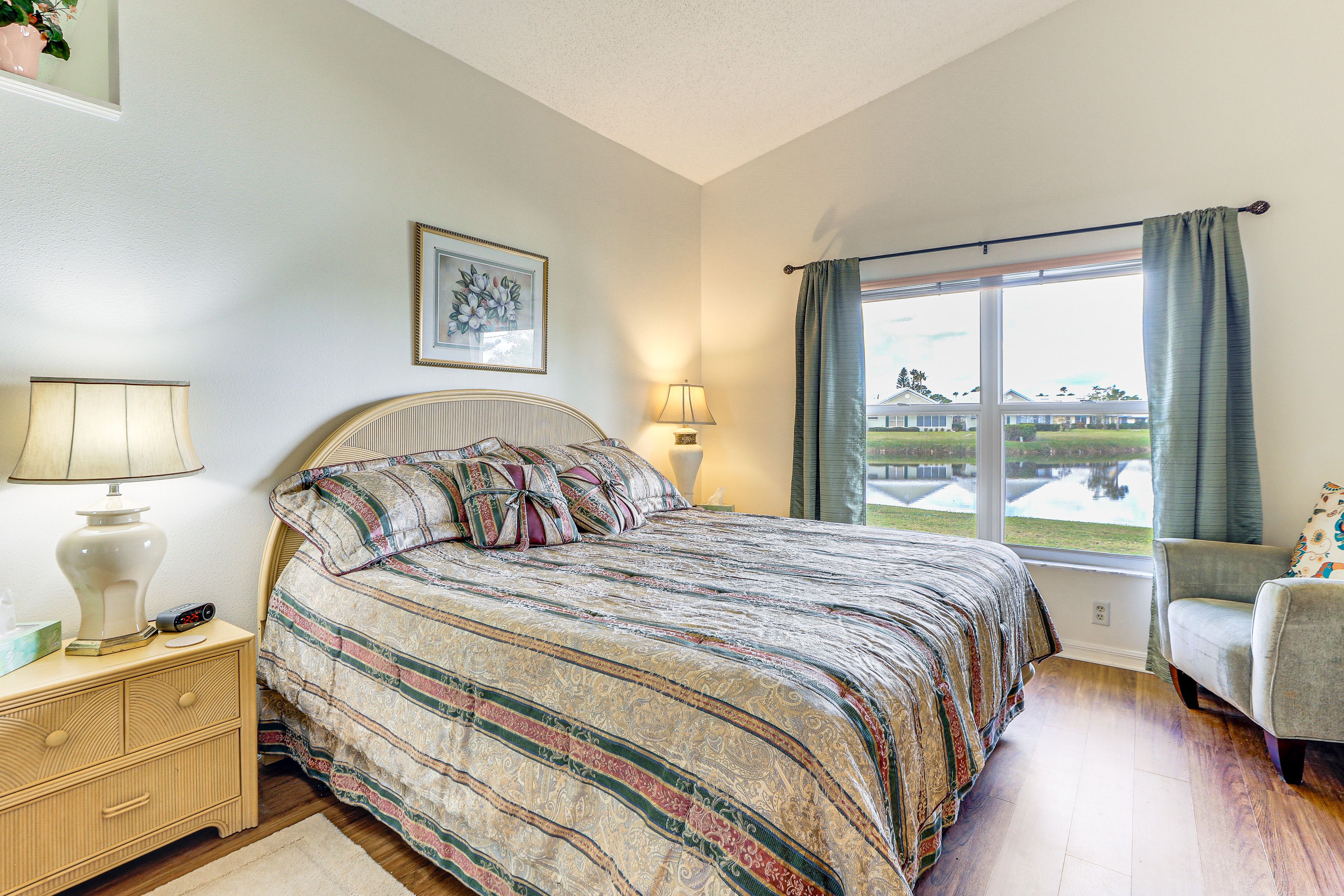 Bedroom 1 | King Bed