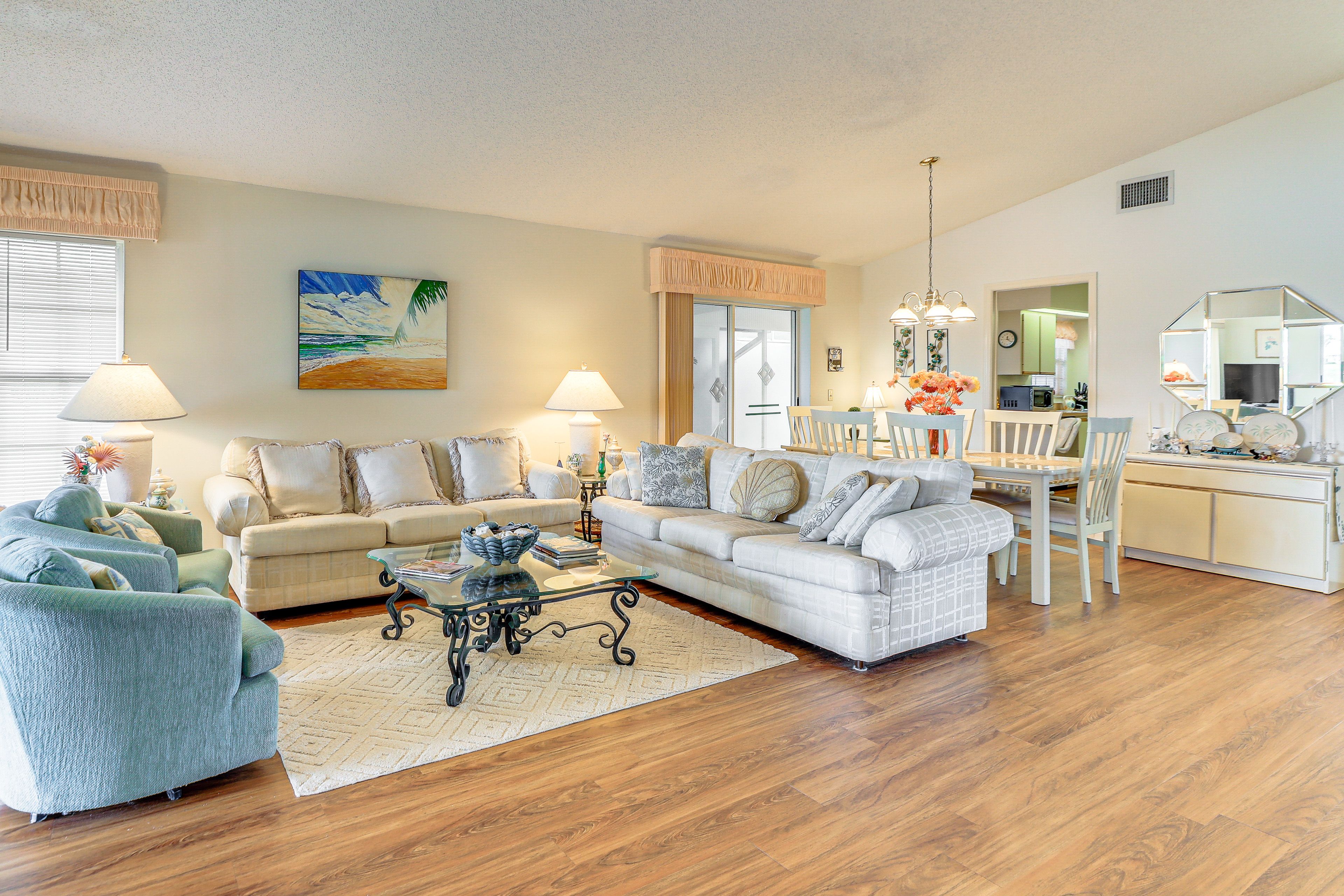 Living Room | Free WiFi | Central A/C & Heat | Dining Table
