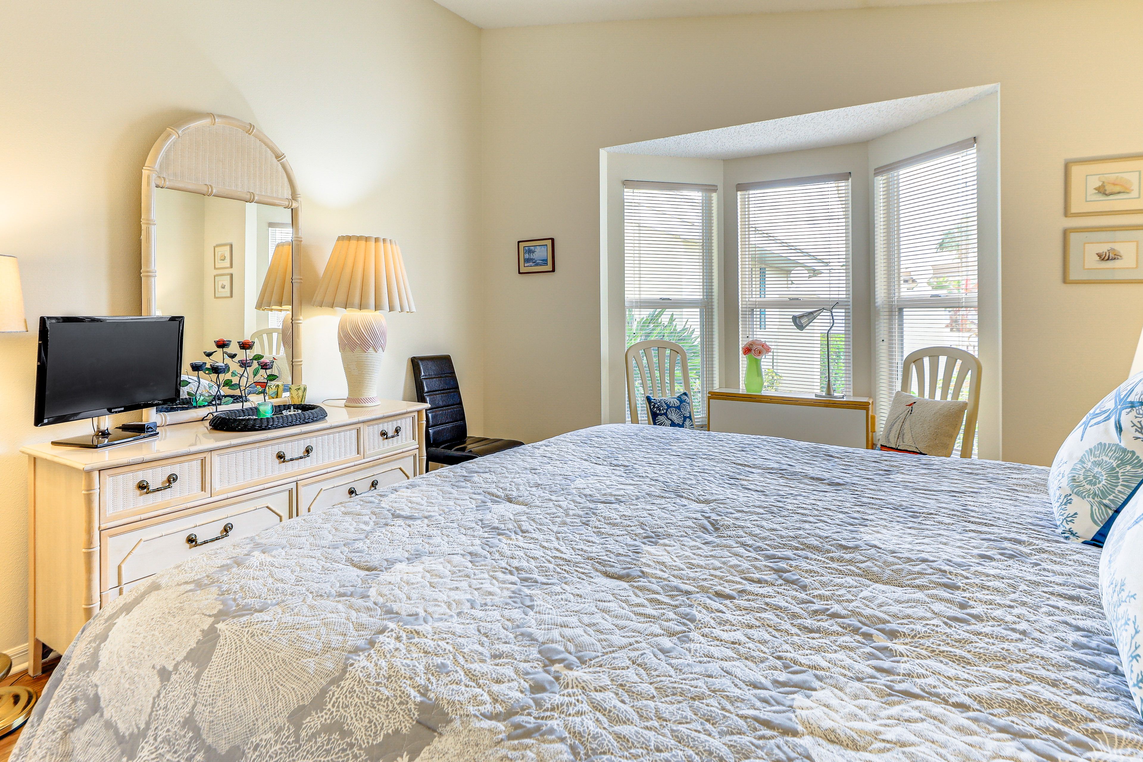 Bedroom 2 | King Bed