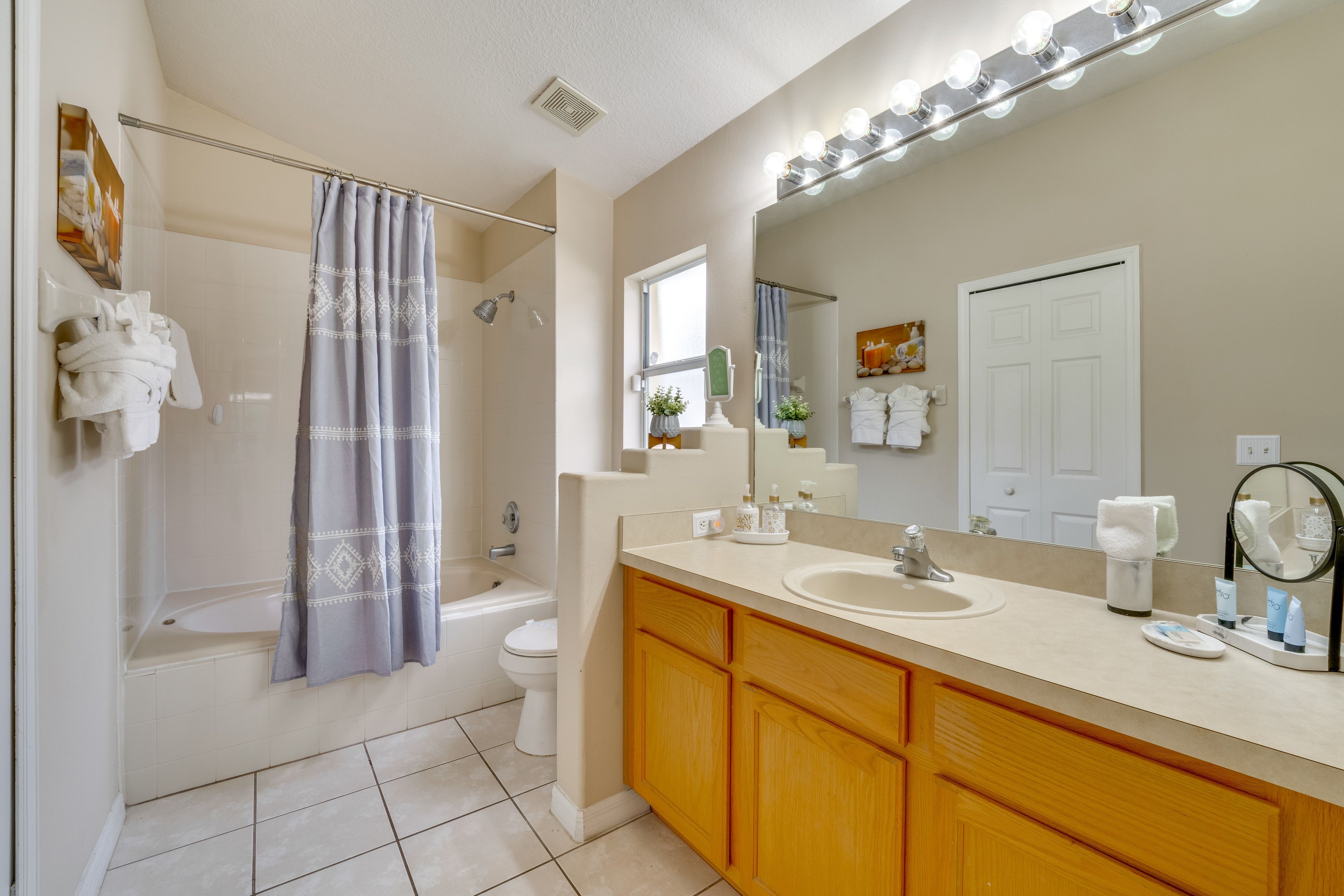 En-Suite Bathroom | Towels Provided