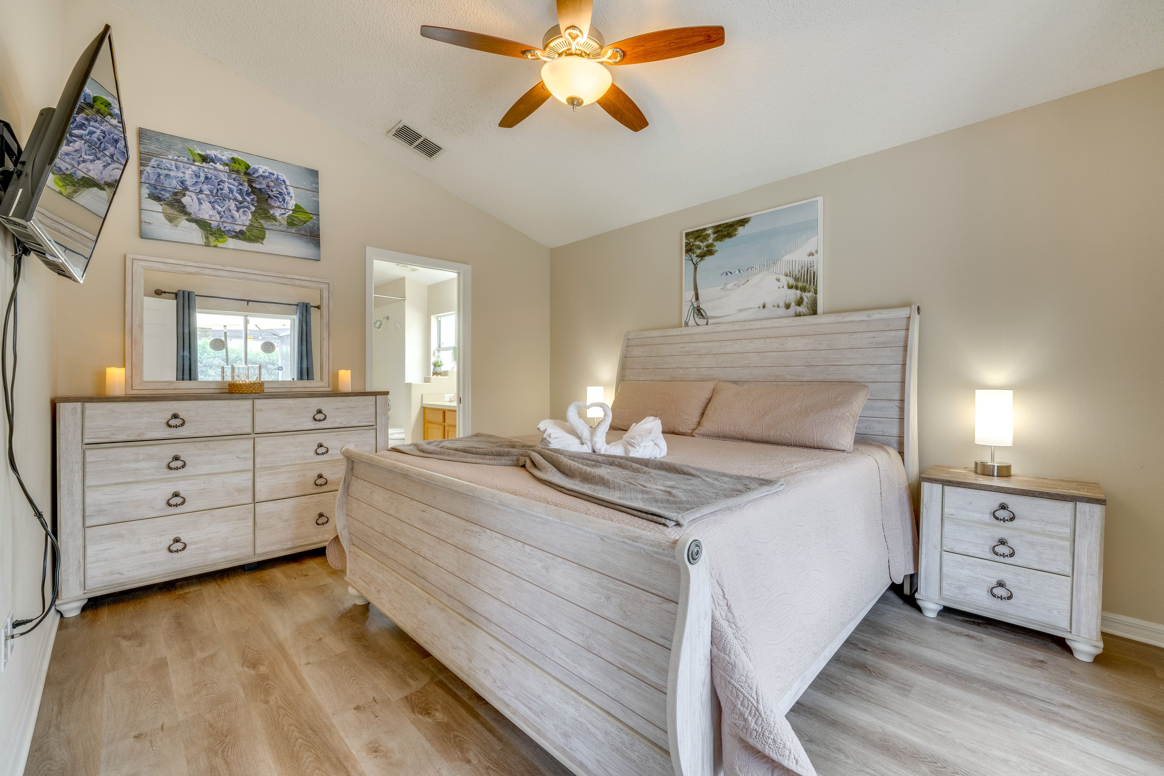 Bedroom 1 | King Bed | Smart TV