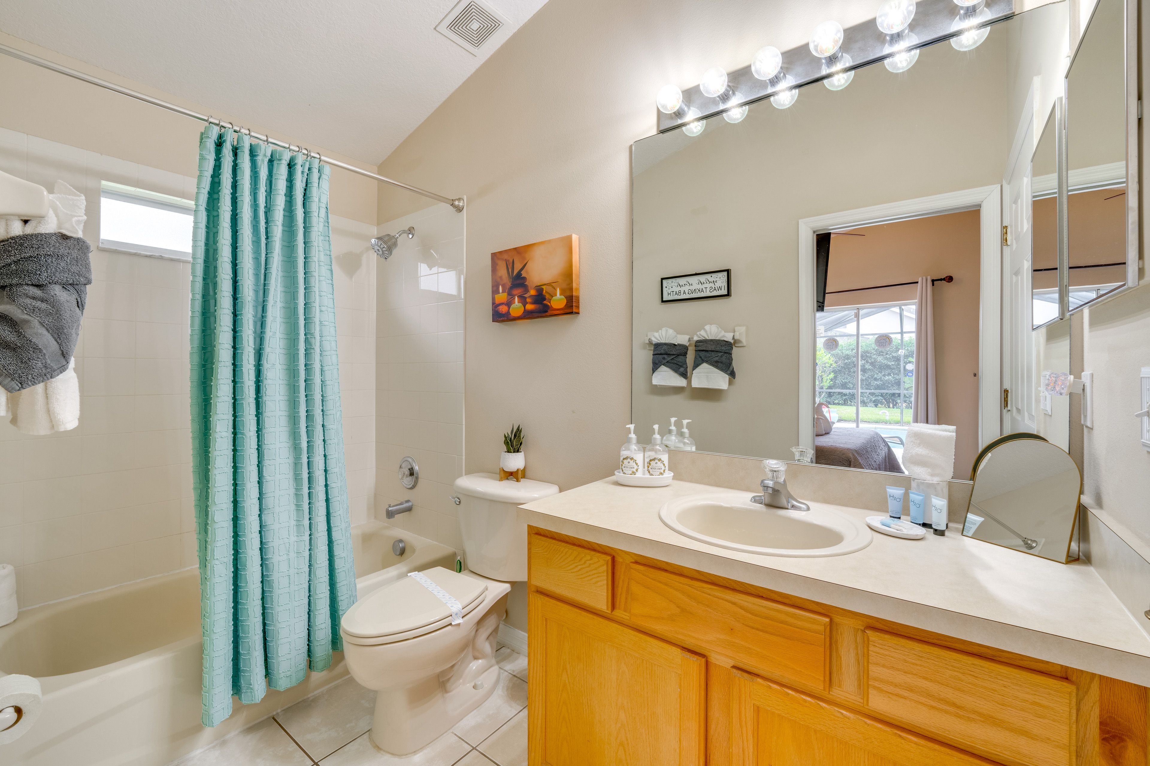 En-Suite Bathroom | Complimentary Toiletries