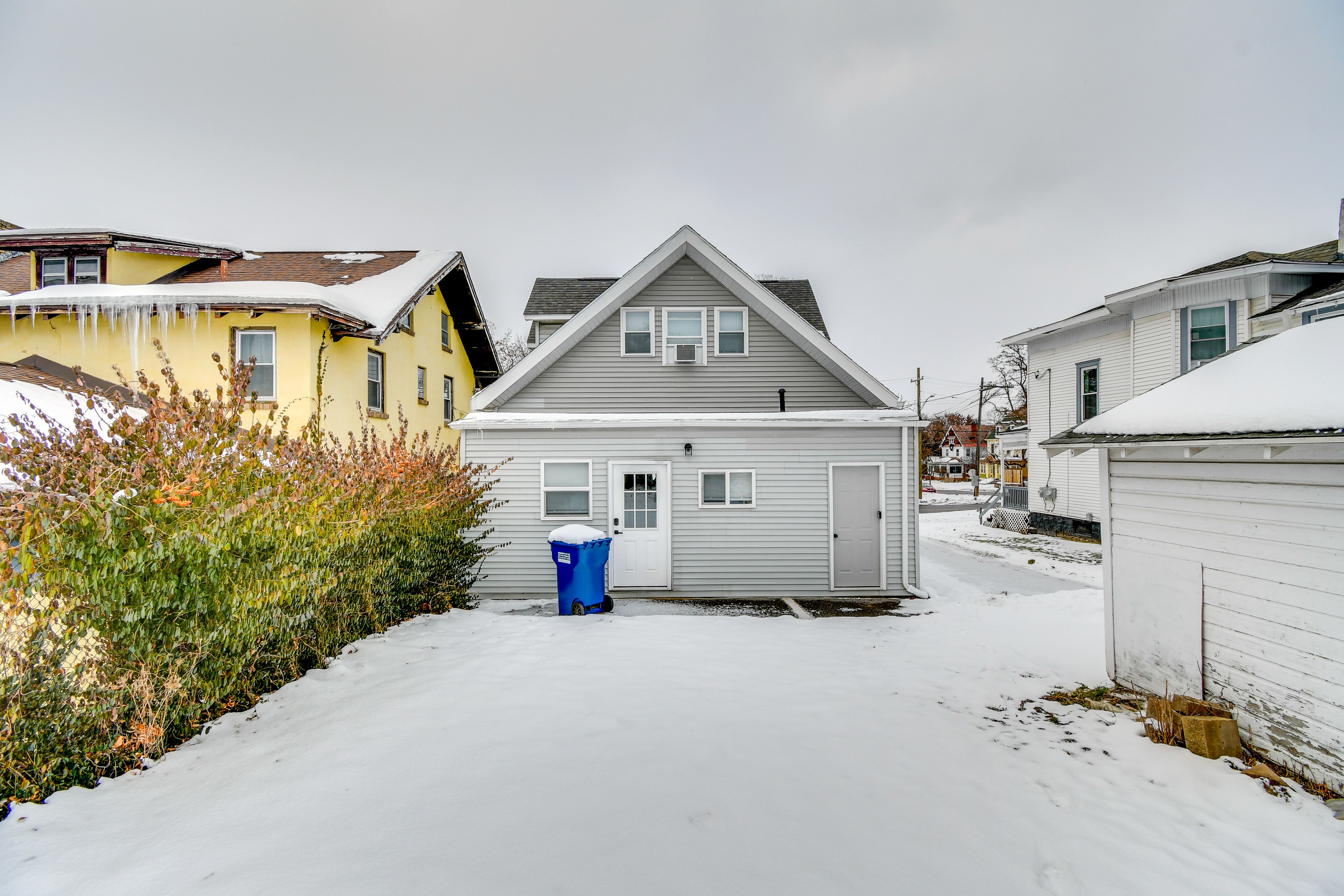 Parking | Shared Driveway (1 Vehicle)