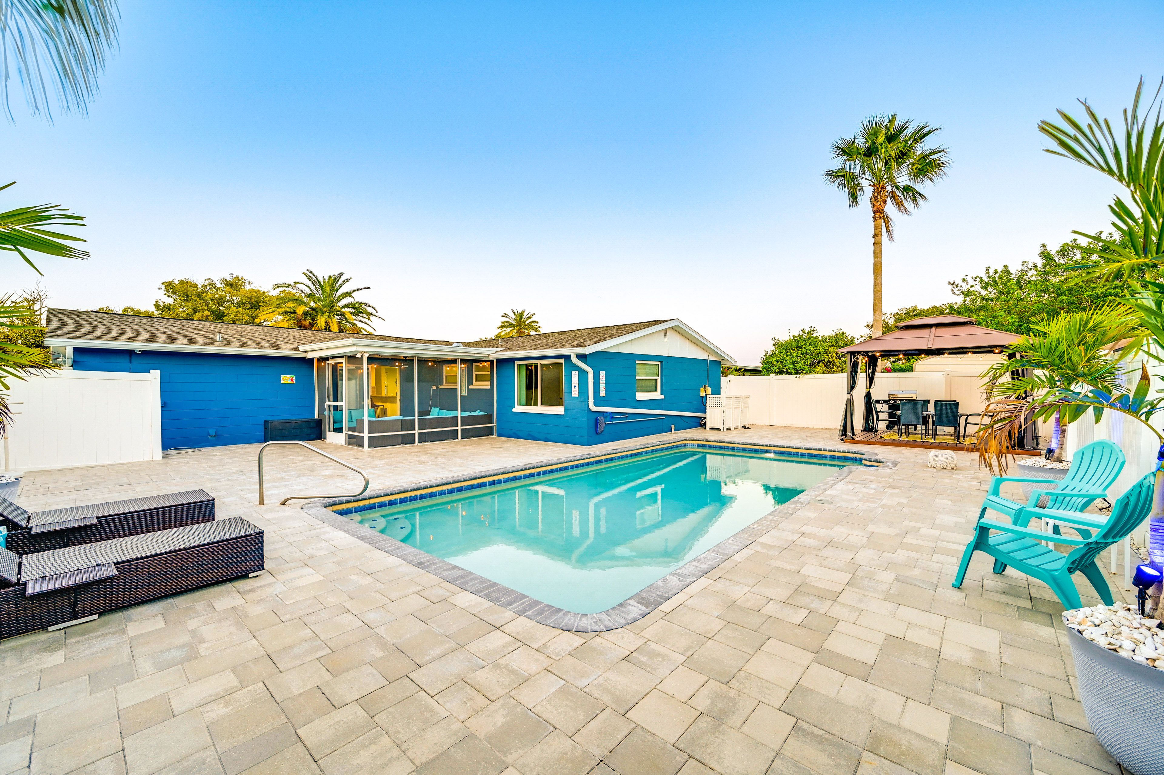 Holiday Vacation Rental | 3BR | 2BA | 1,368 Sq Ft | Small Step for Entry