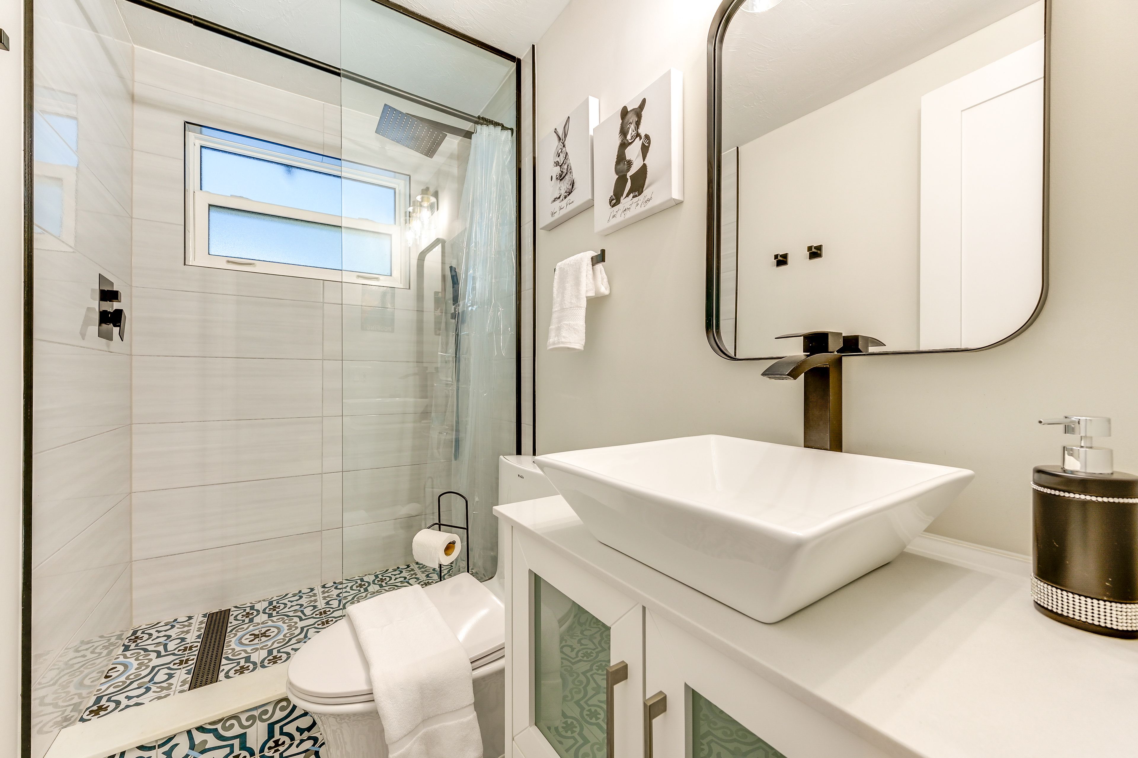Full Bathroom | Towels Provided
