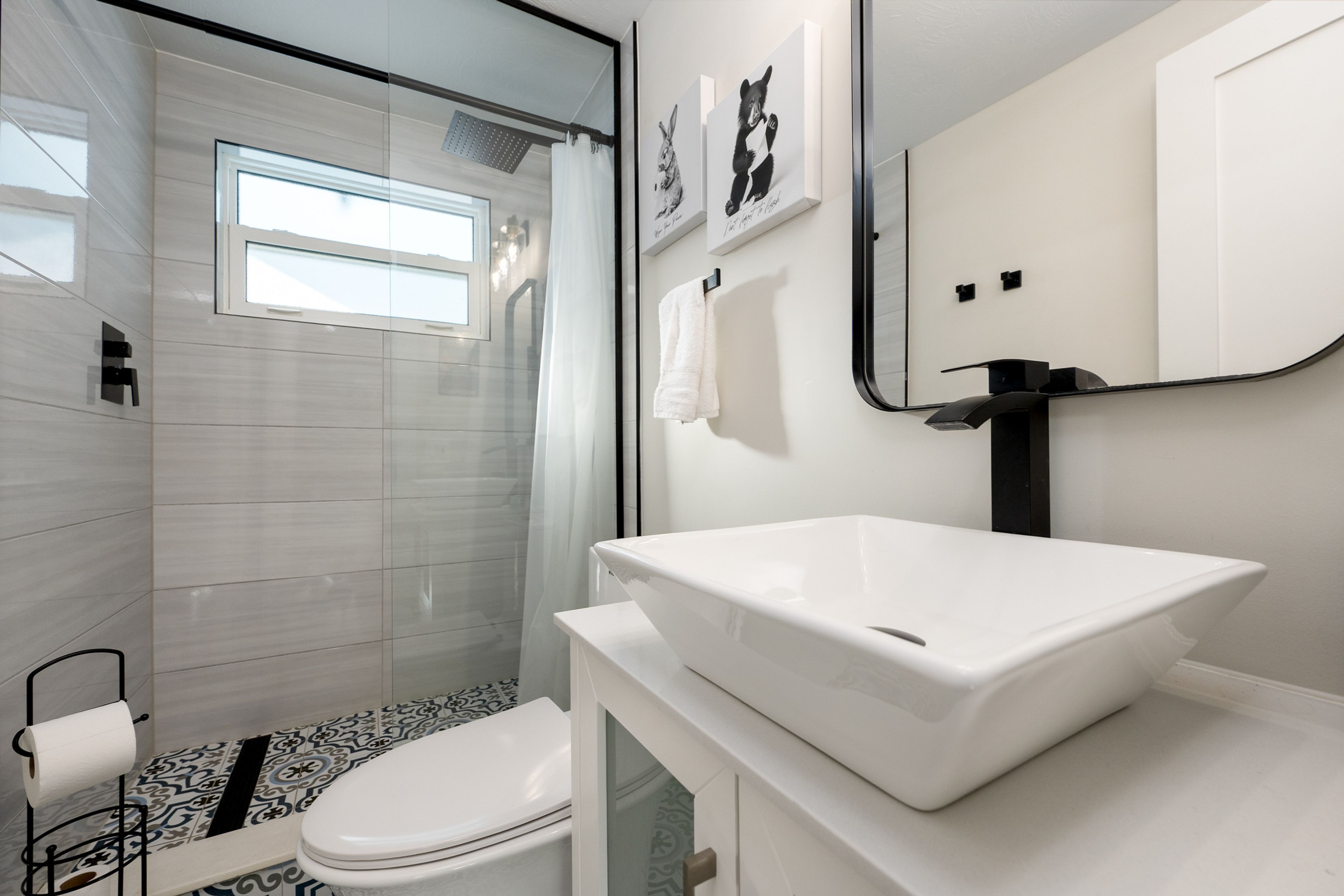 Full Bathroom | Towels Provided