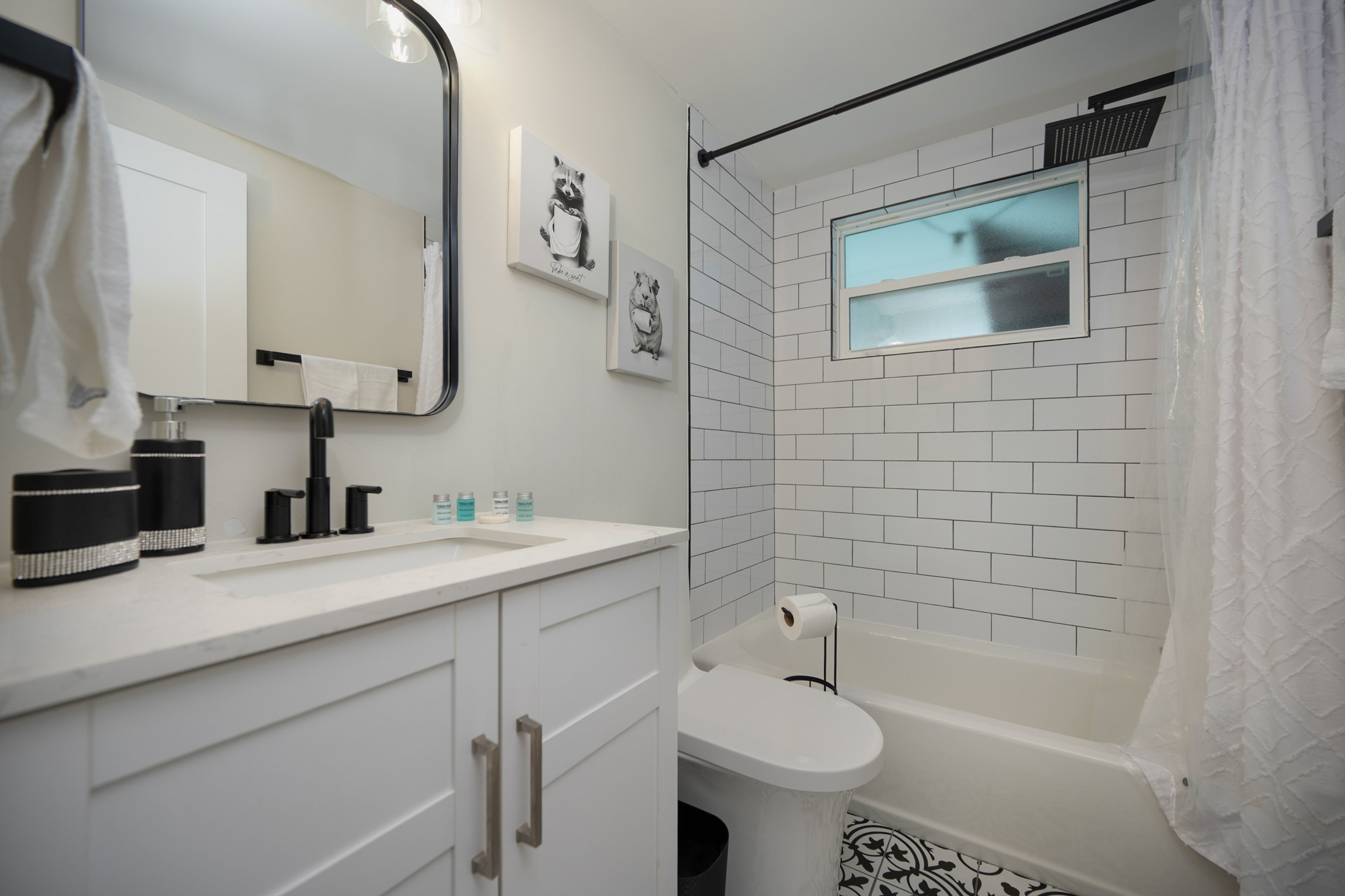 Full Bathroom | Shower/Tub Combo