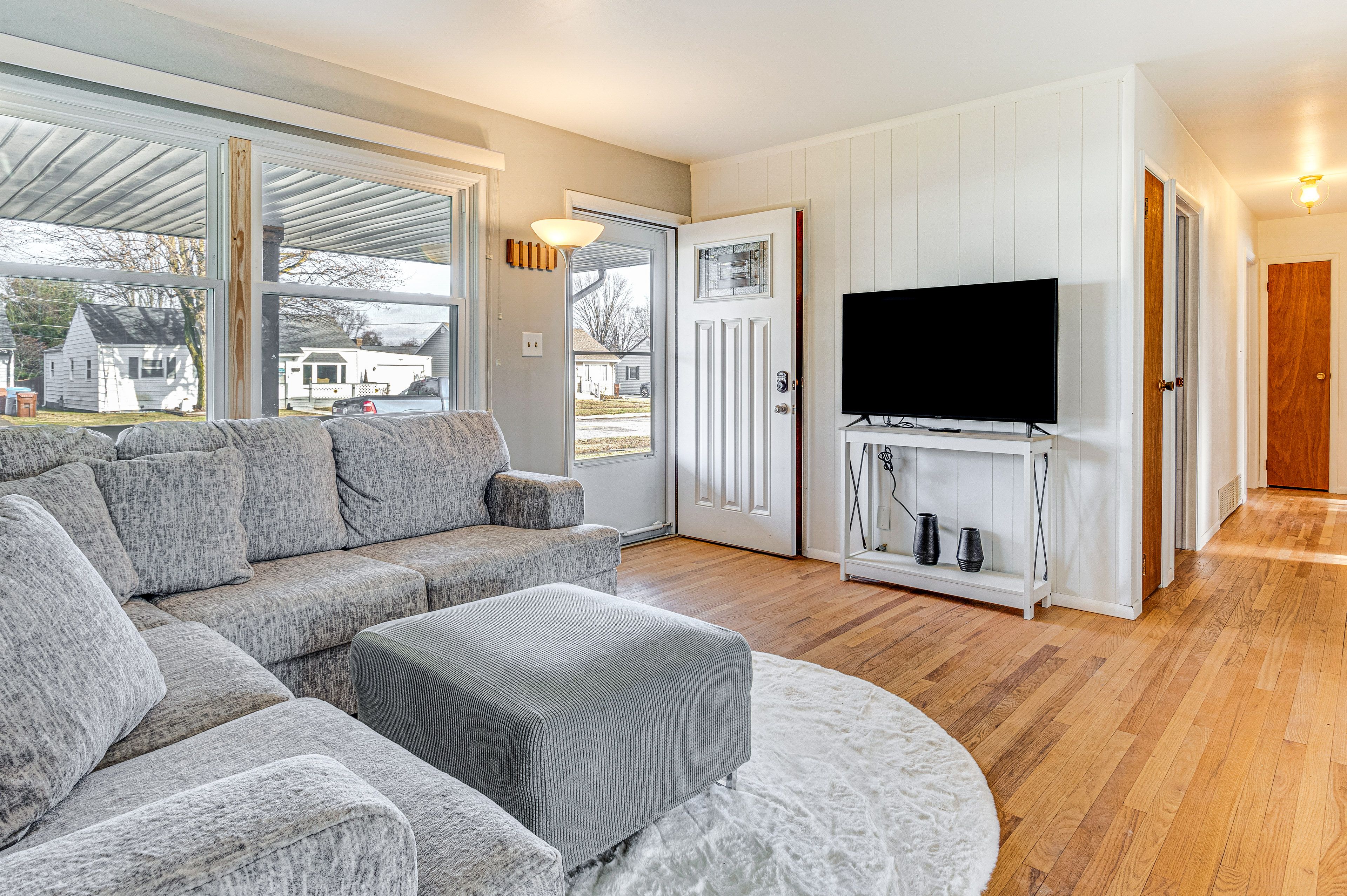 Living Room | Main Level | Smart TV | Free WiFi | Central Heating & A/C