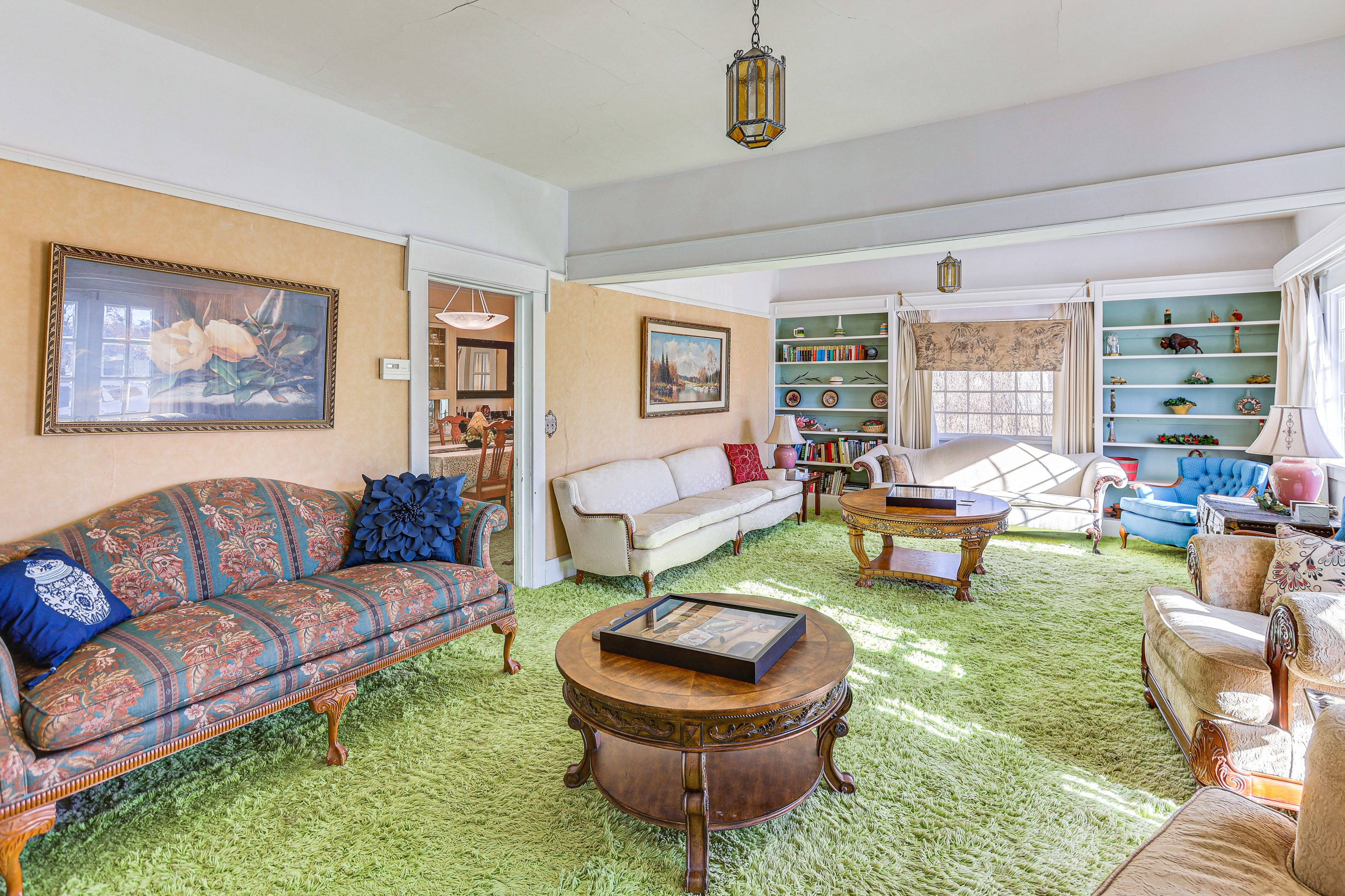 Living Room | Books | Box TV w/ Cable | Free WiFi