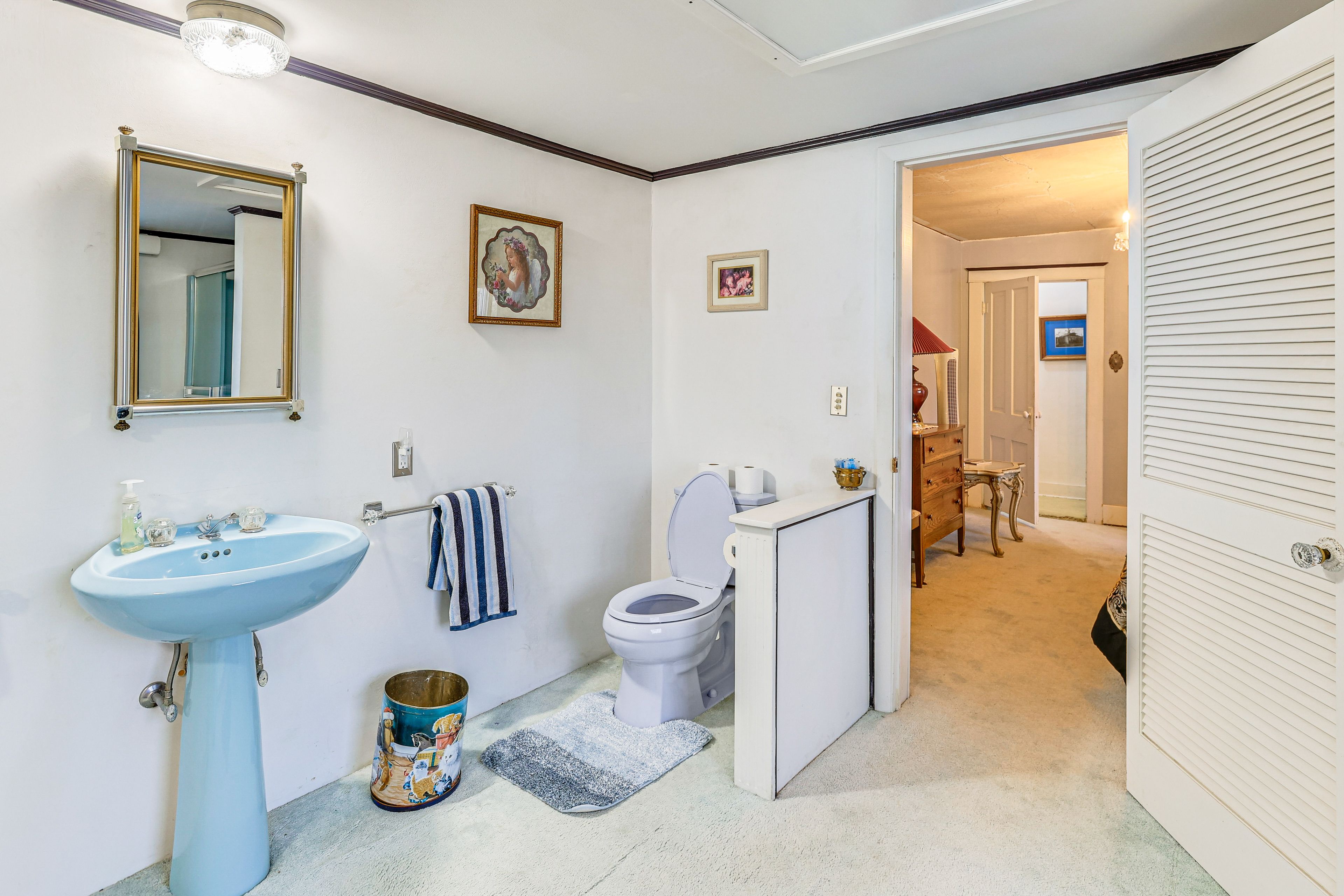 En-Suite Bathroom | Bathtub | Shower | Upper Level