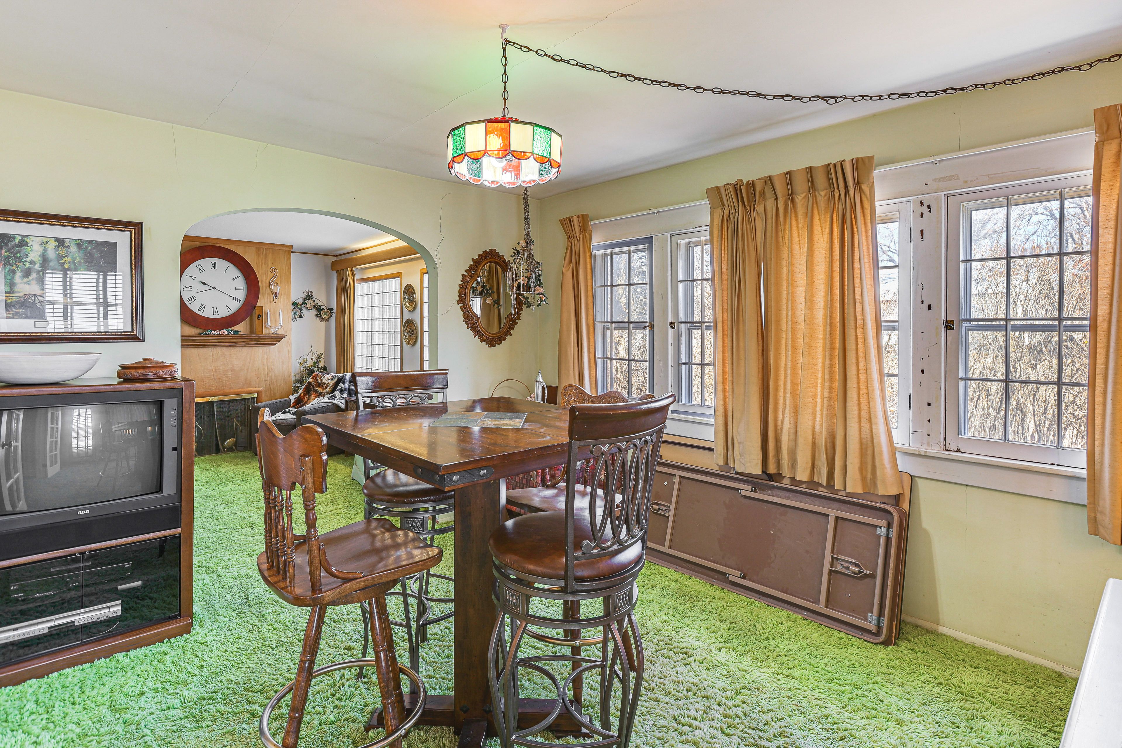 Dining Area | Box TV w/ Cable | Main Level