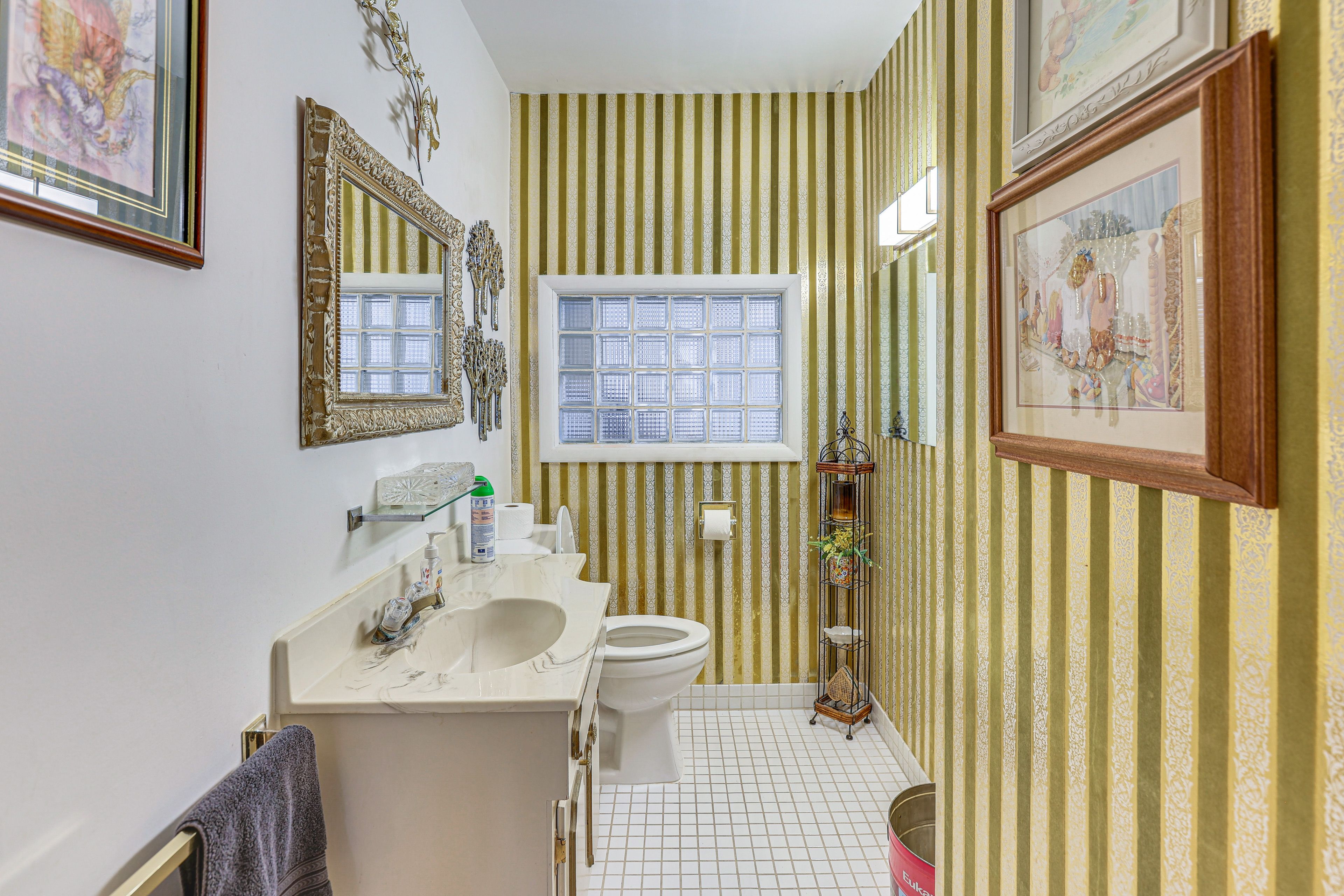 Half Bathroom | Main Level