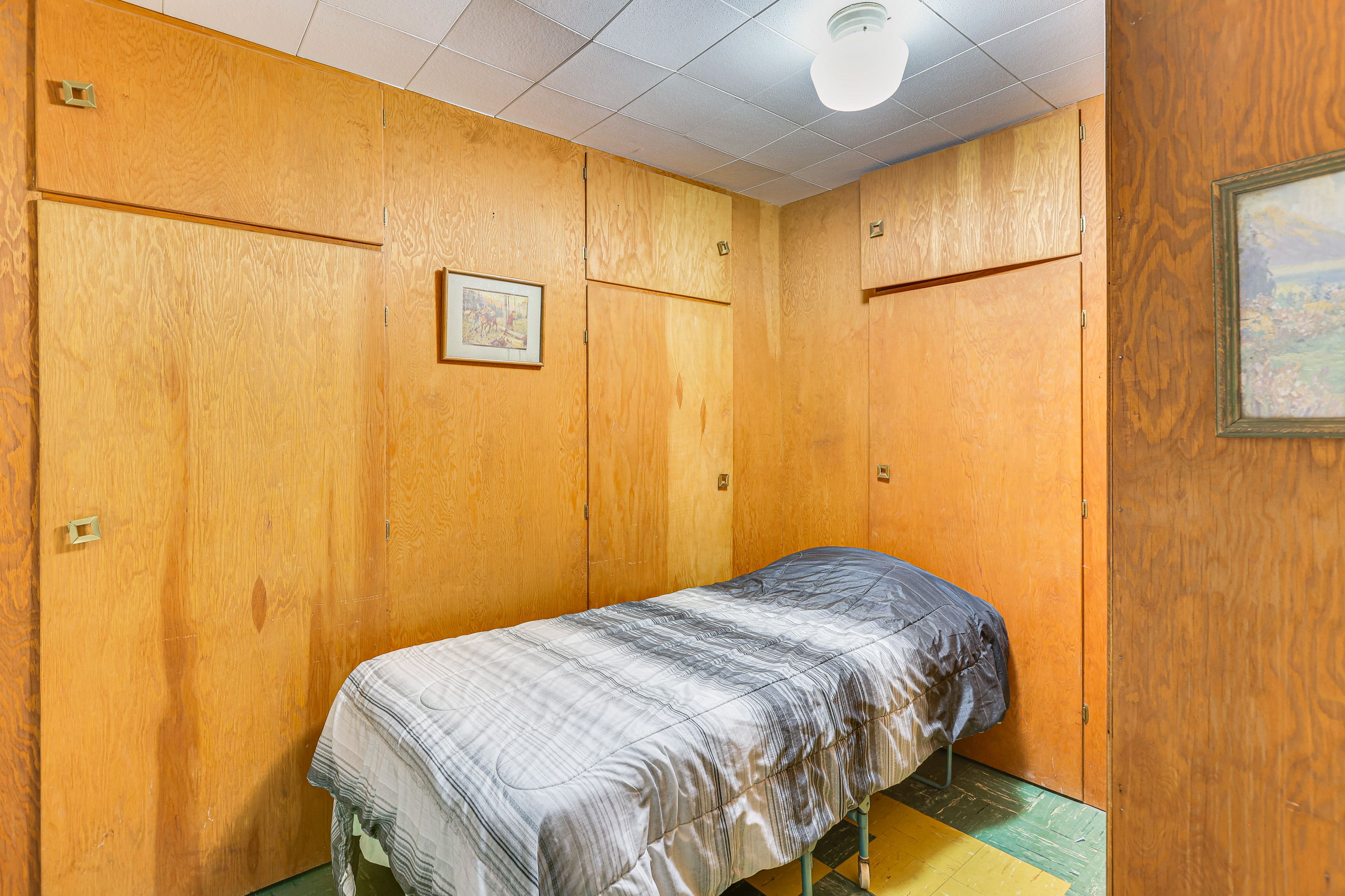 Sleeping Nook 2 | Twin Bed | Lower Level