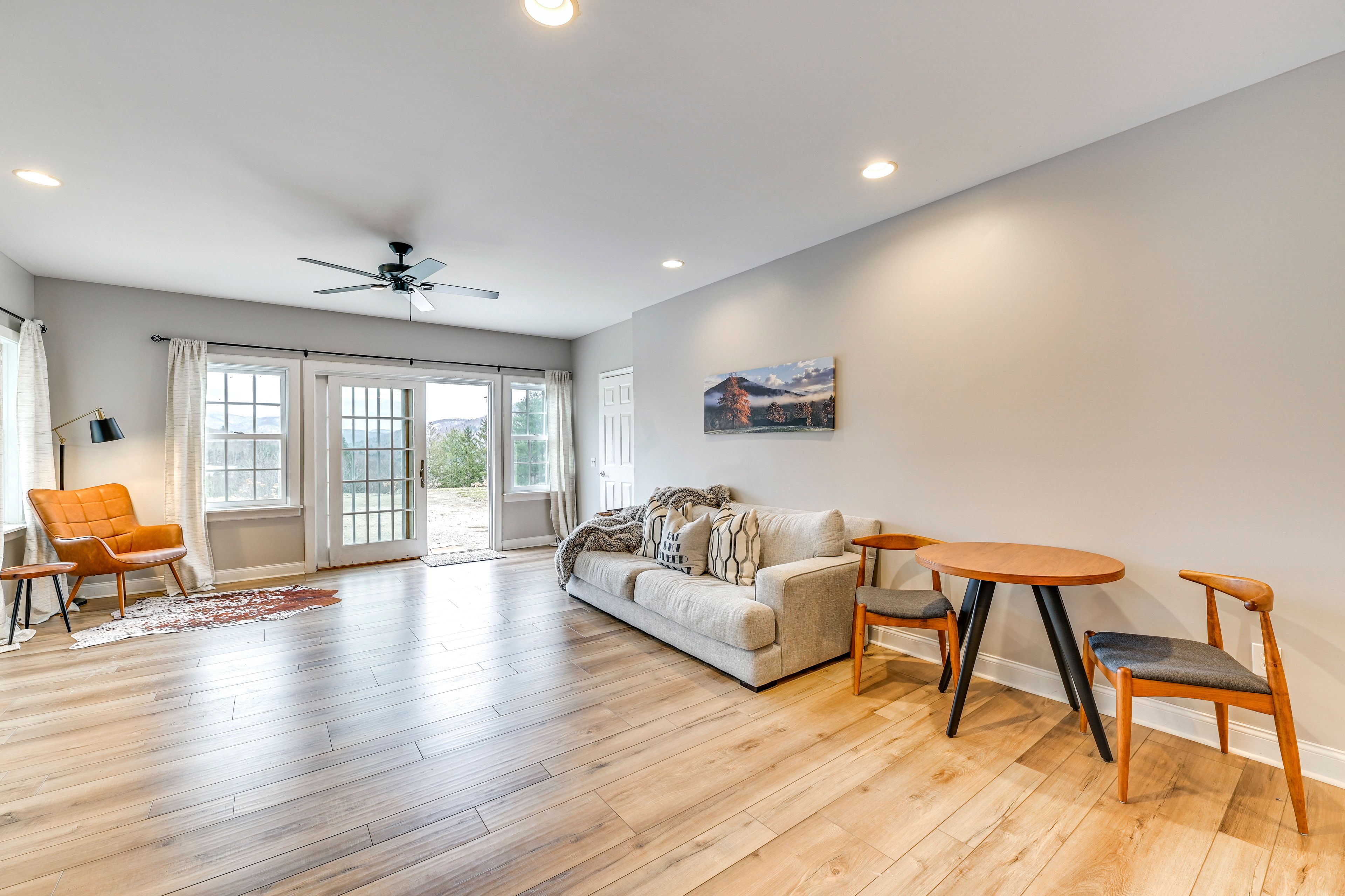 Living Room | Free WiFi