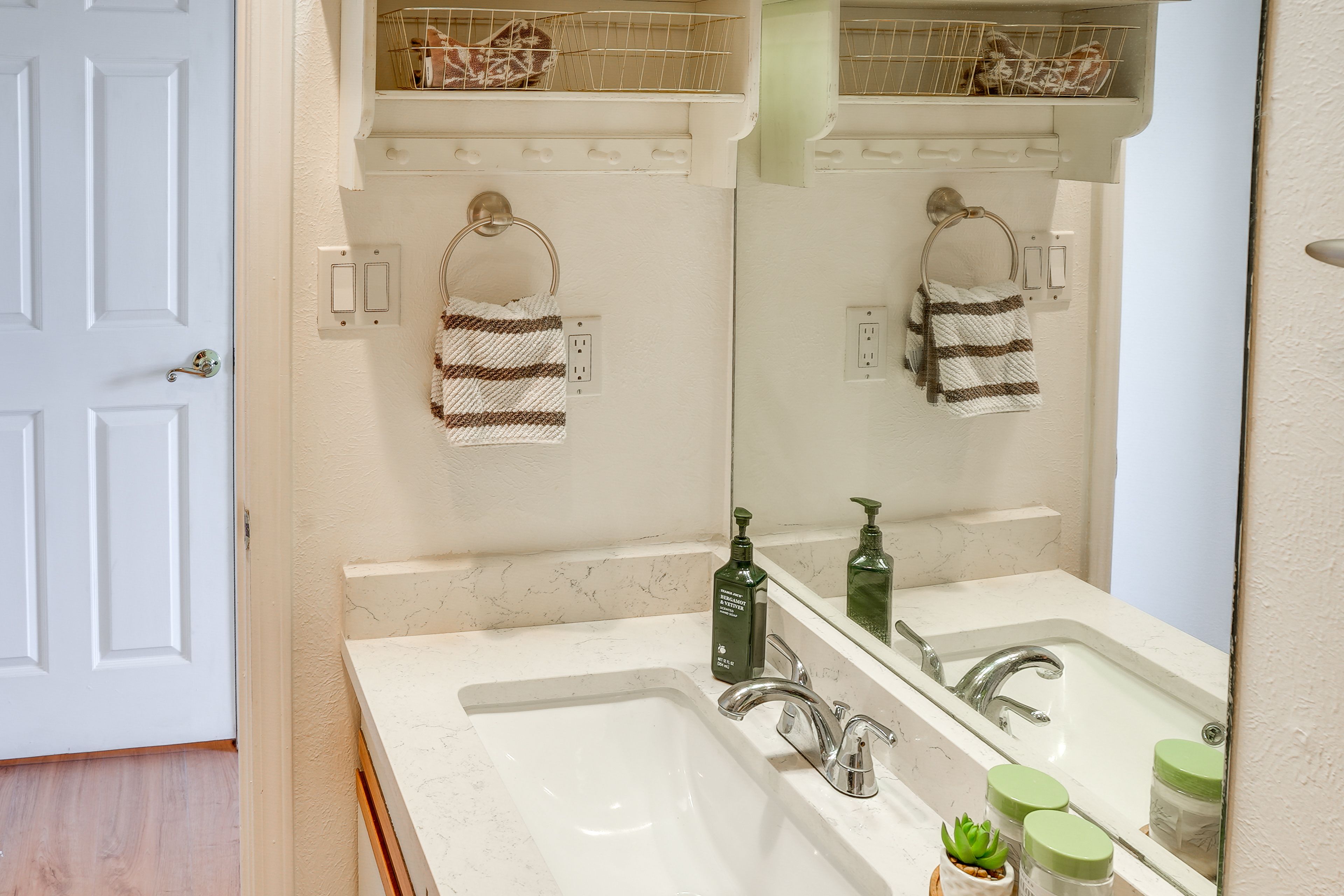 Full Bathroom | 2nd Floor