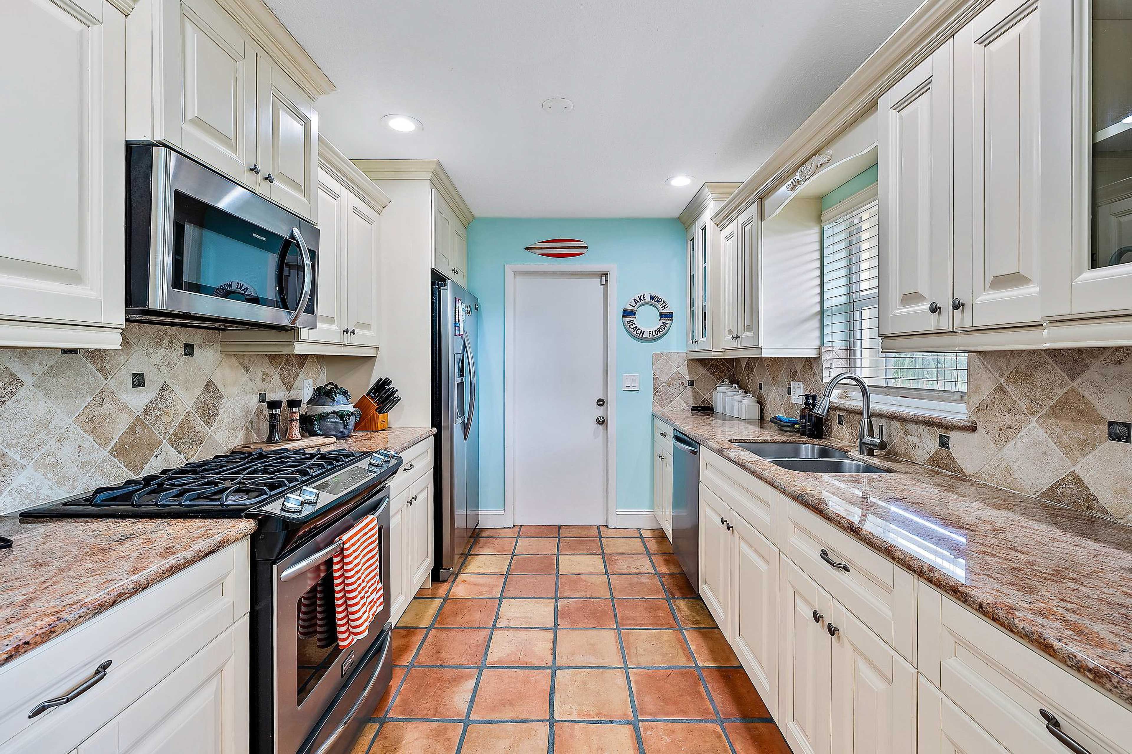 Kitchen | Keurig Coffee Maker | Dishwasher | Cooking Basics