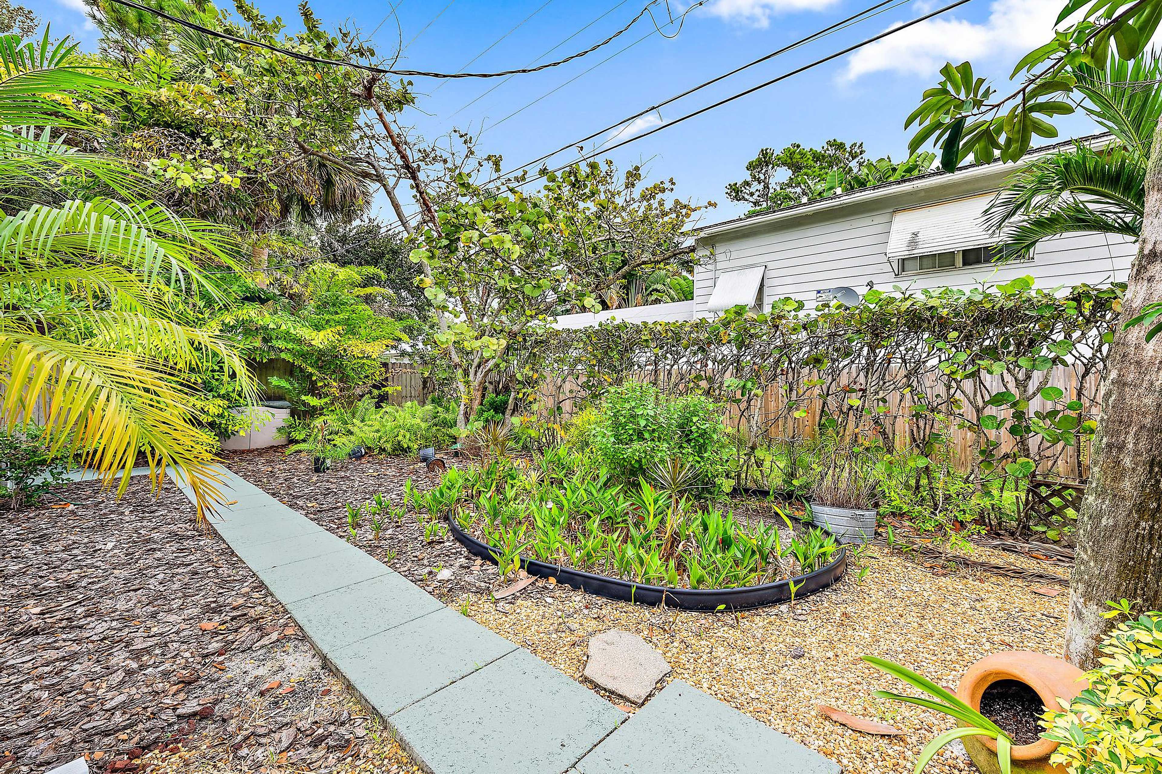 Side Yard/Garden