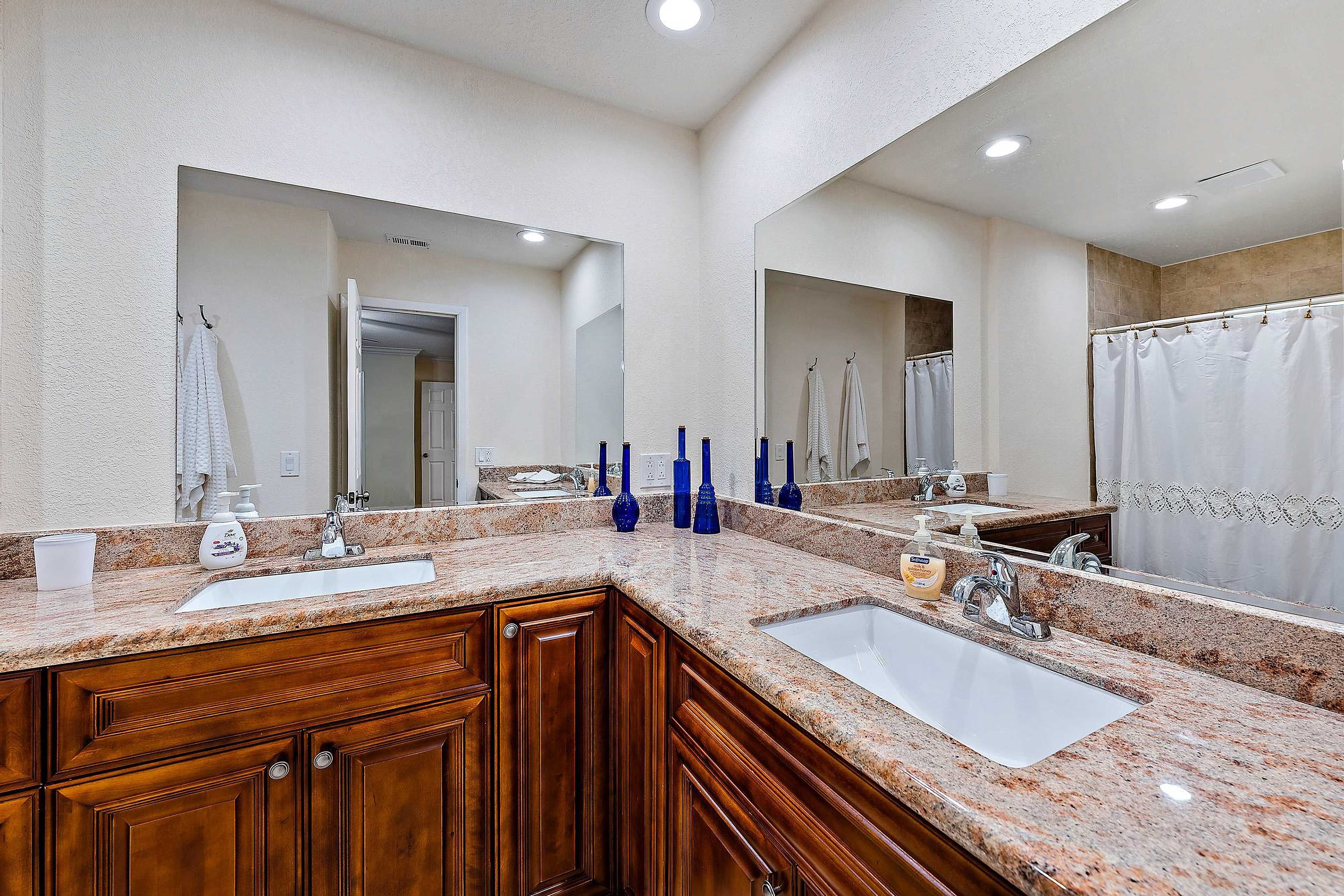 En-Suite Bathroom | Towels Provided