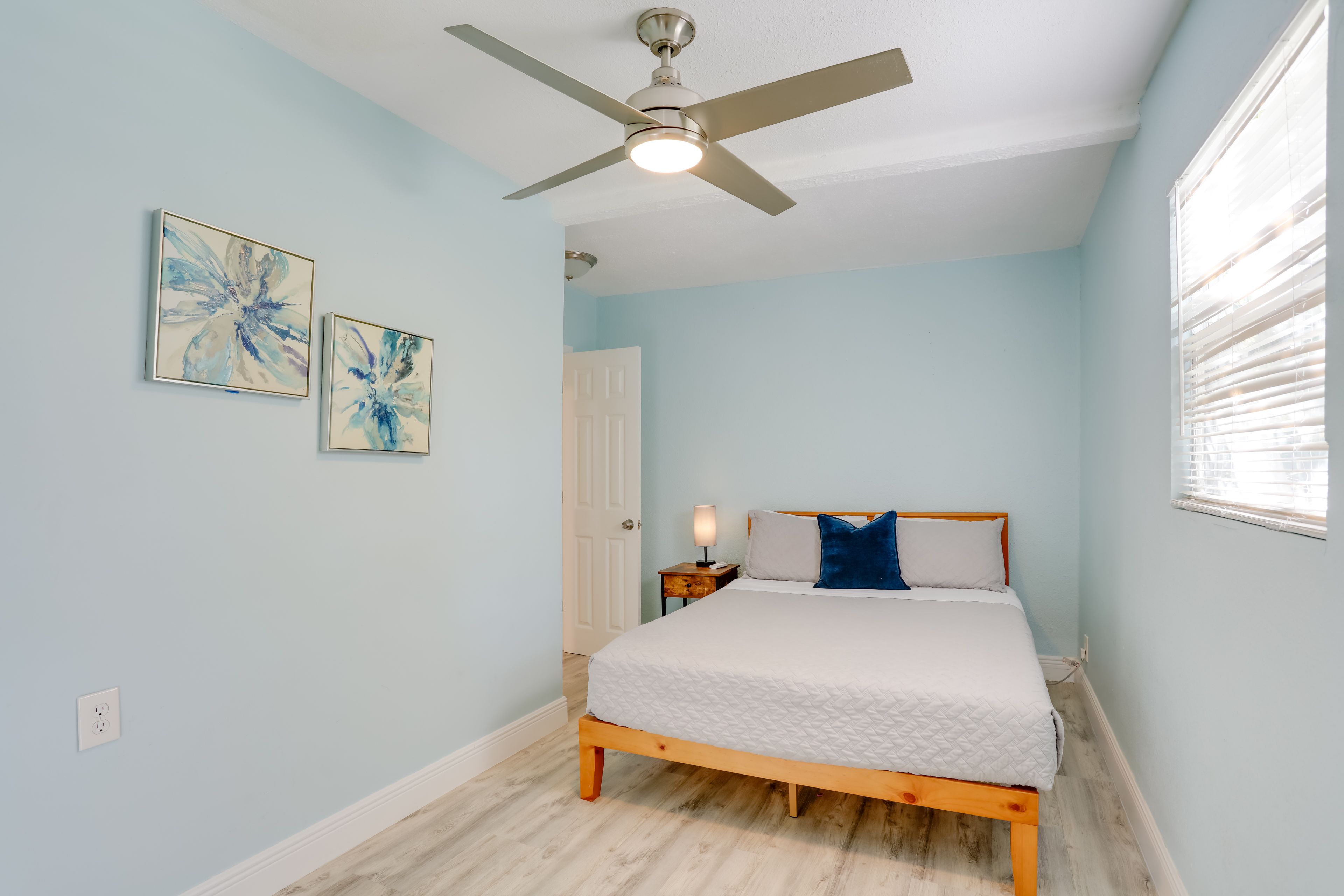 Bedroom | Queen Bed
