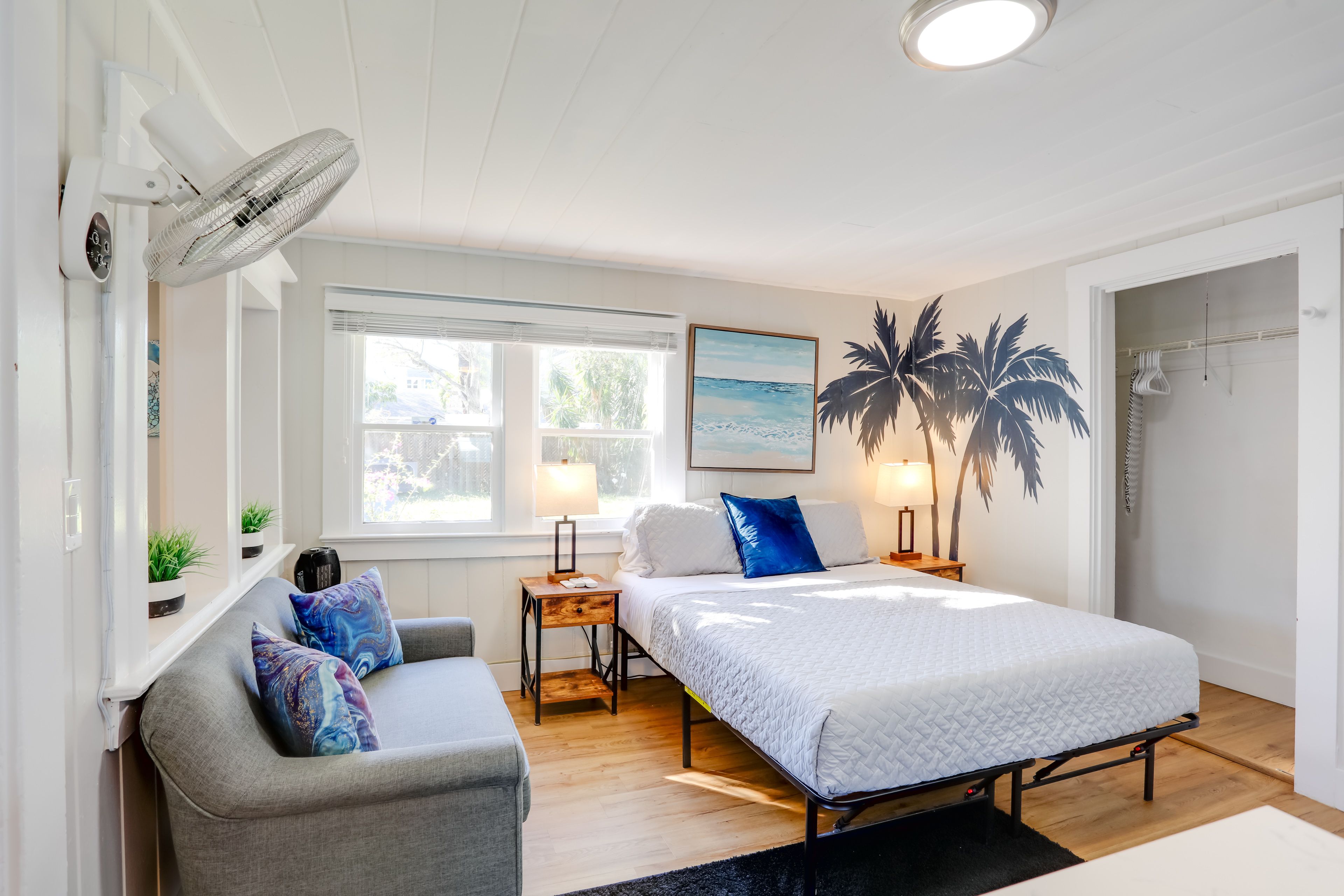 Studio | Queen Bed | Smart TV