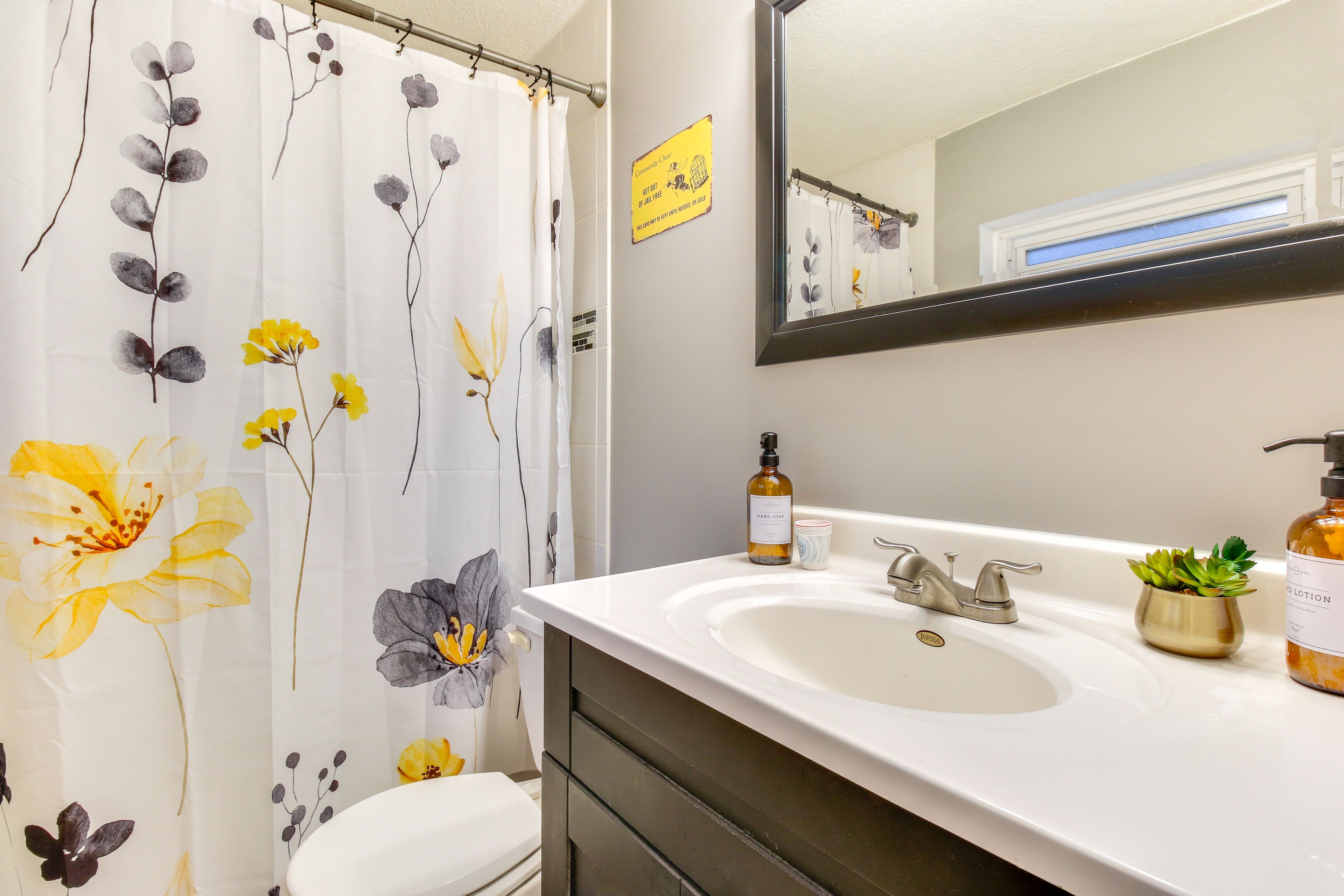 Full Bathroom | 2nd Floor