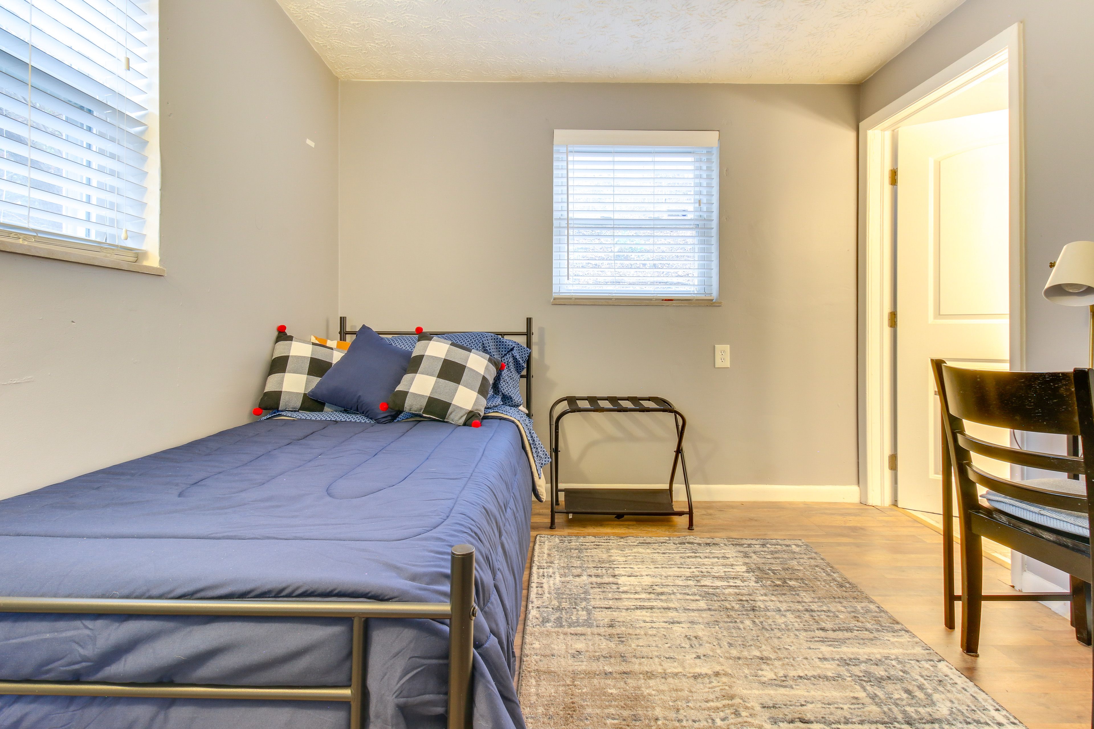 Bedroom 1 | Twin Bed | 1st Floor