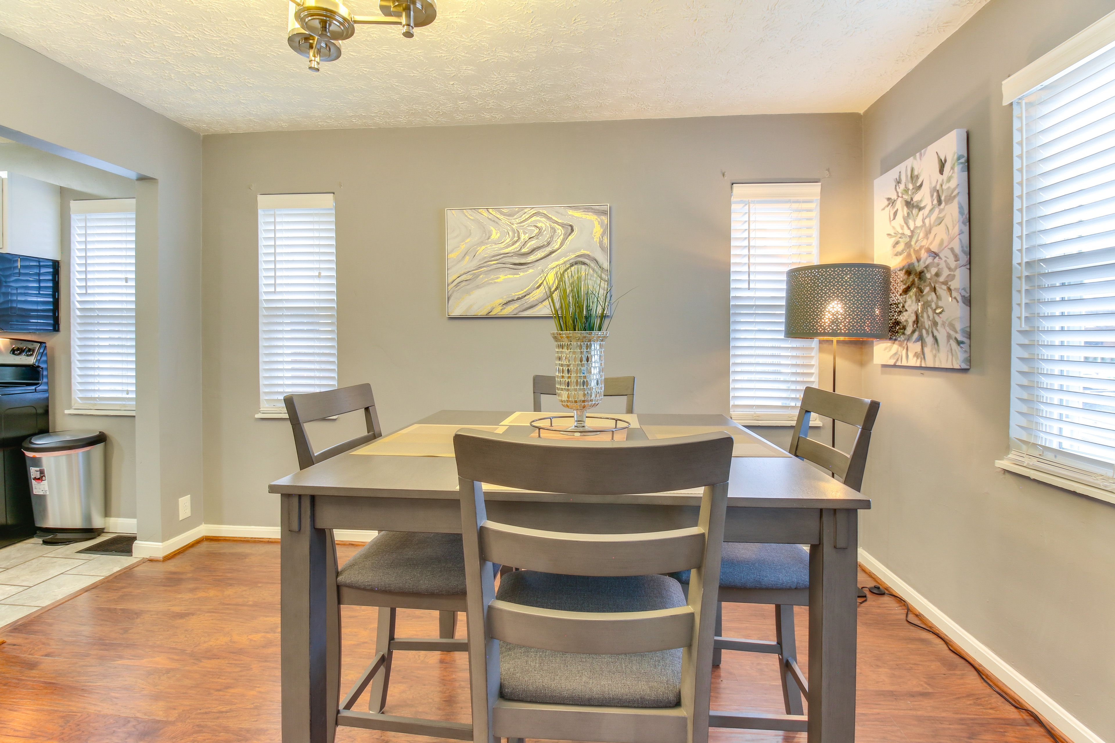 Dining Area | Dishware/Flatware Provided | 1st Floor