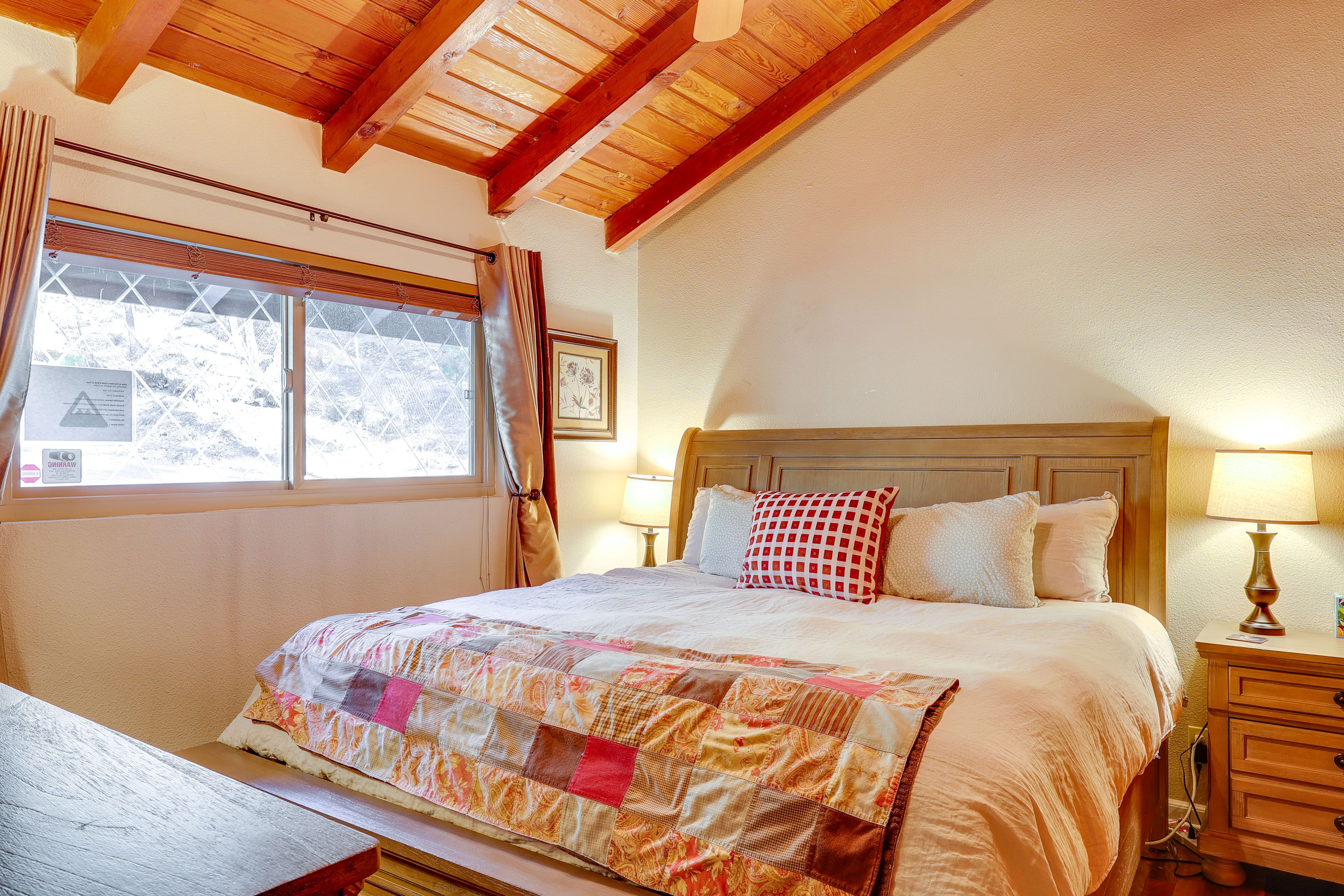 Bedroom 1 | King Bed