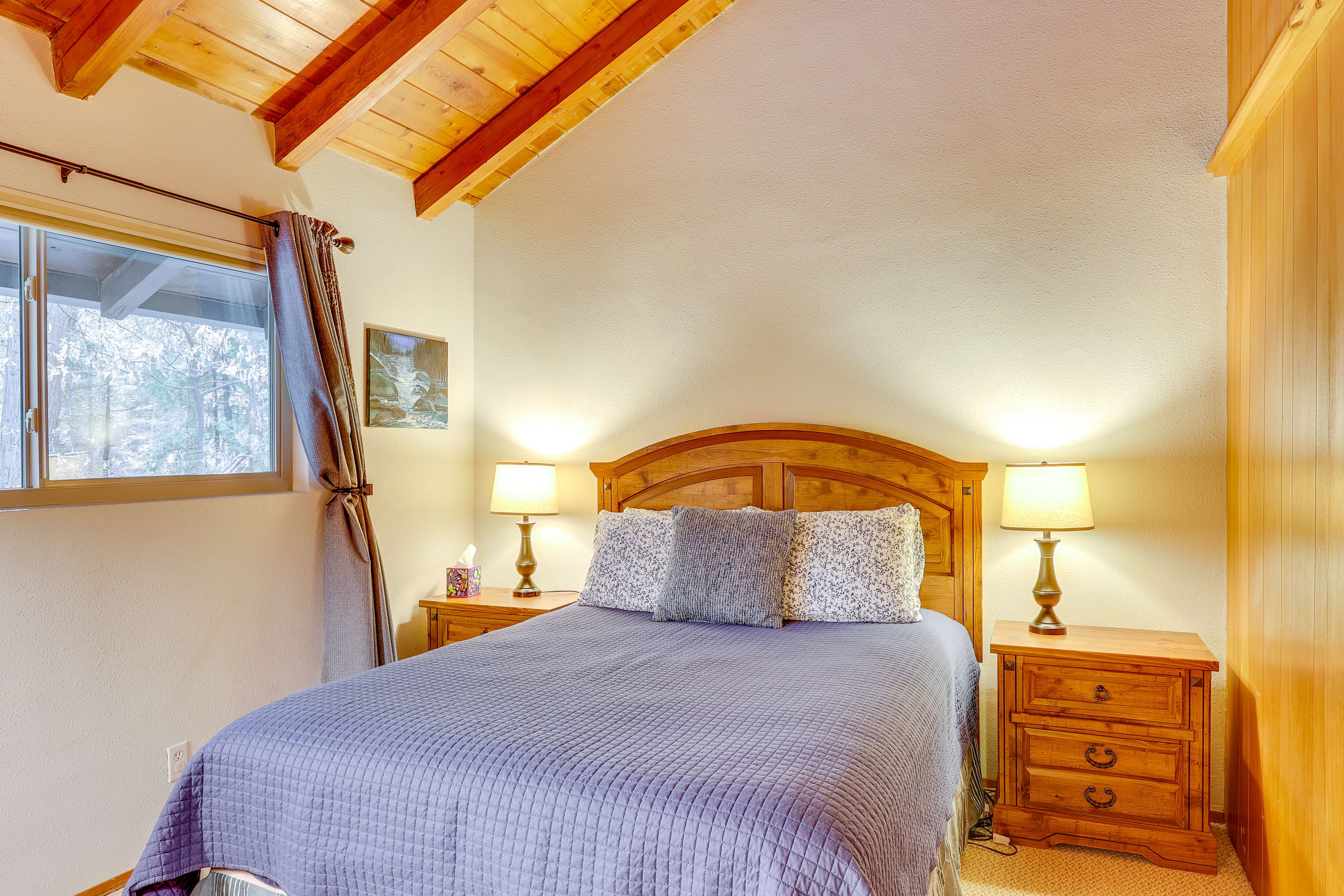 Bedroom 2 | Queen Bed