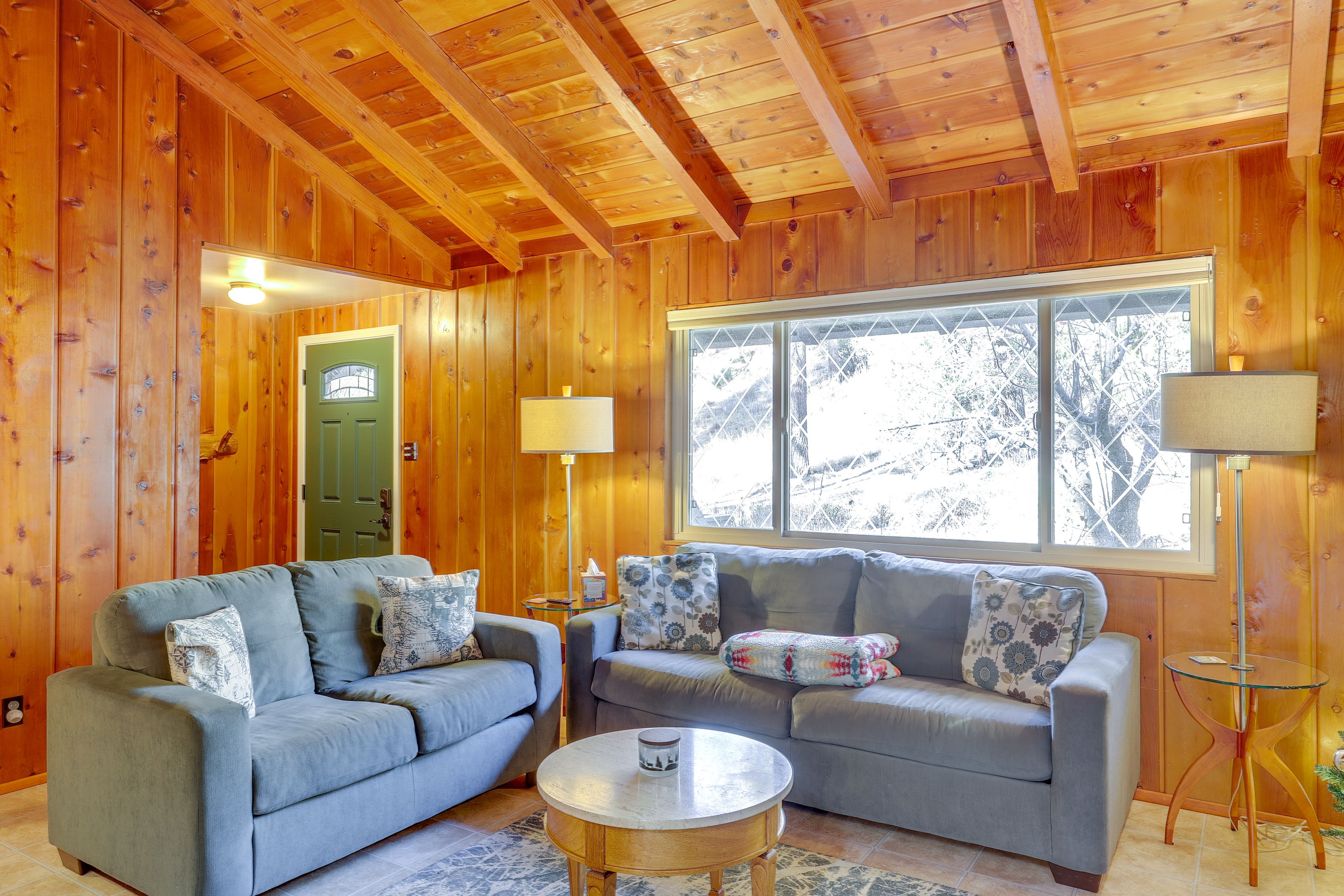 Living Room | Free WiFi | Central A/C & Heat