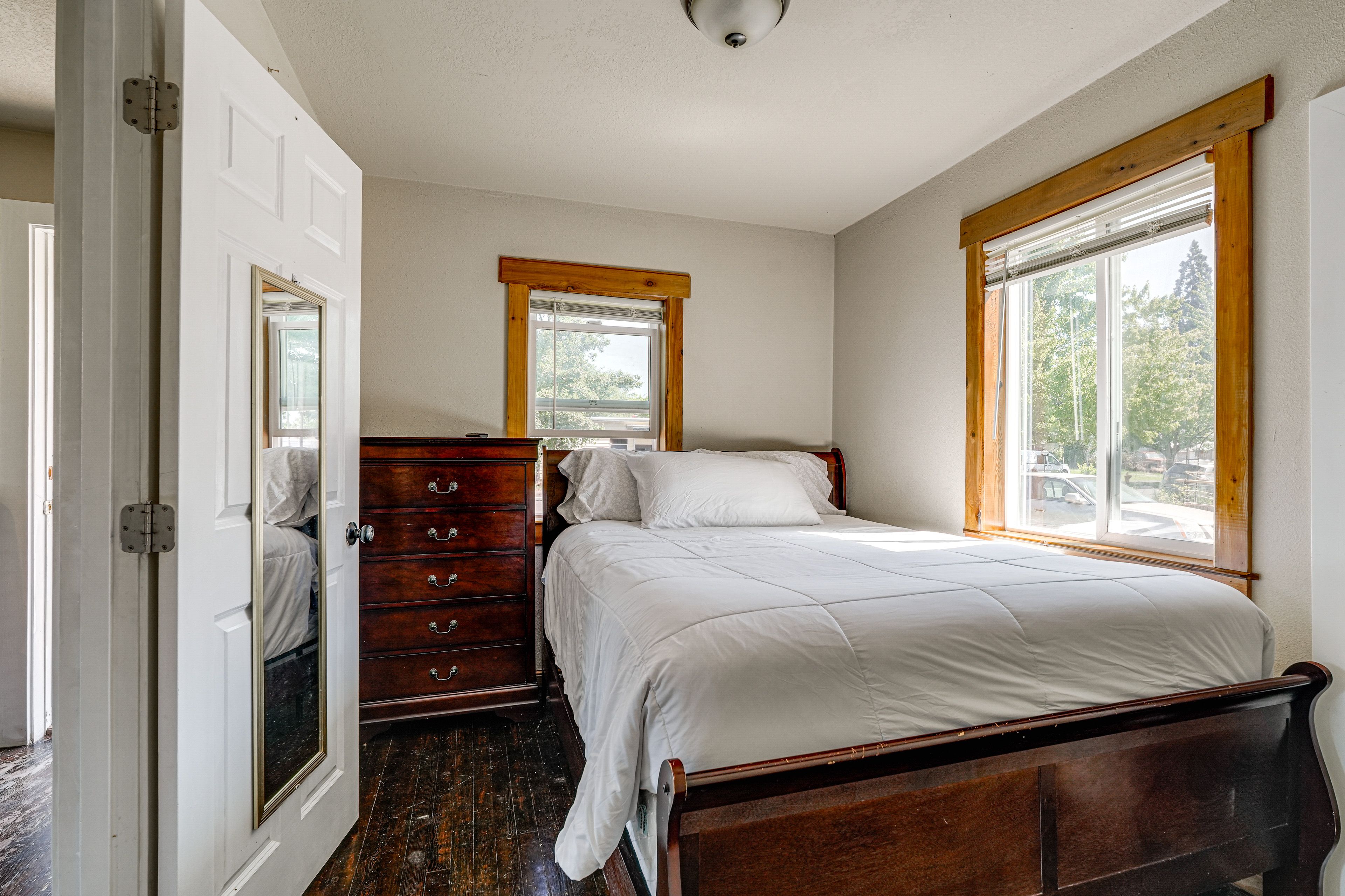 Bedroom 2 | Queen Bed