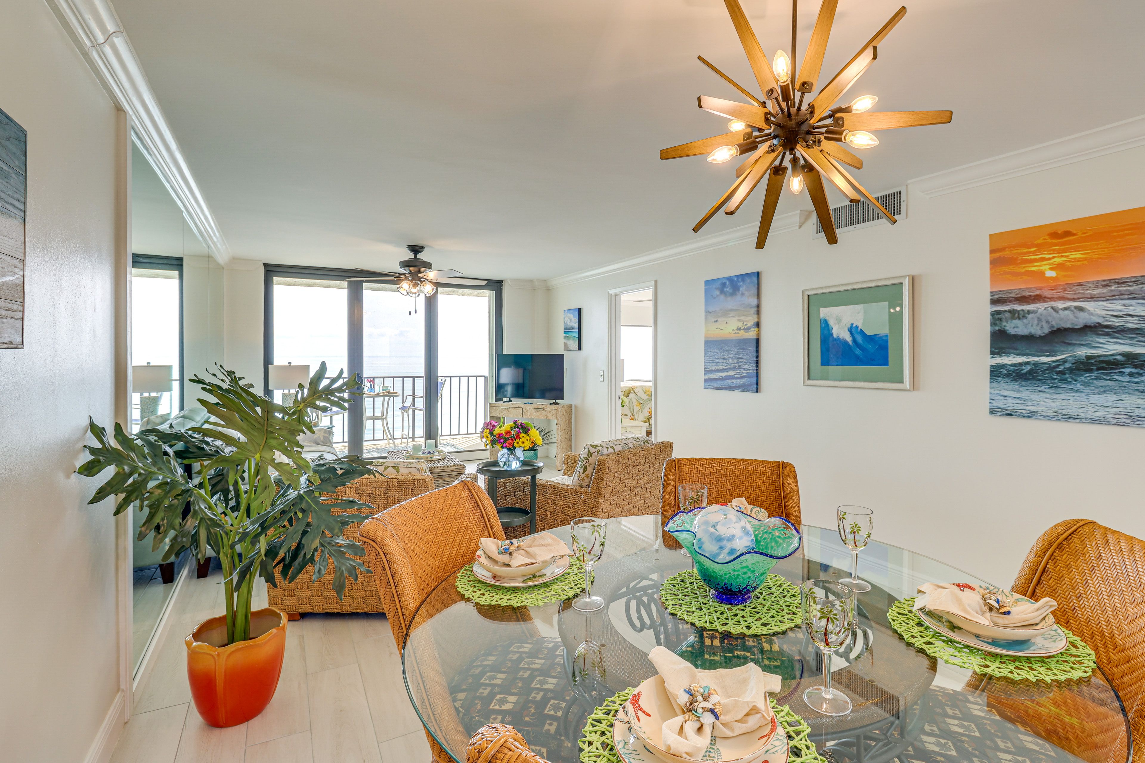 Dining Area | Dishware & Flatware Provided