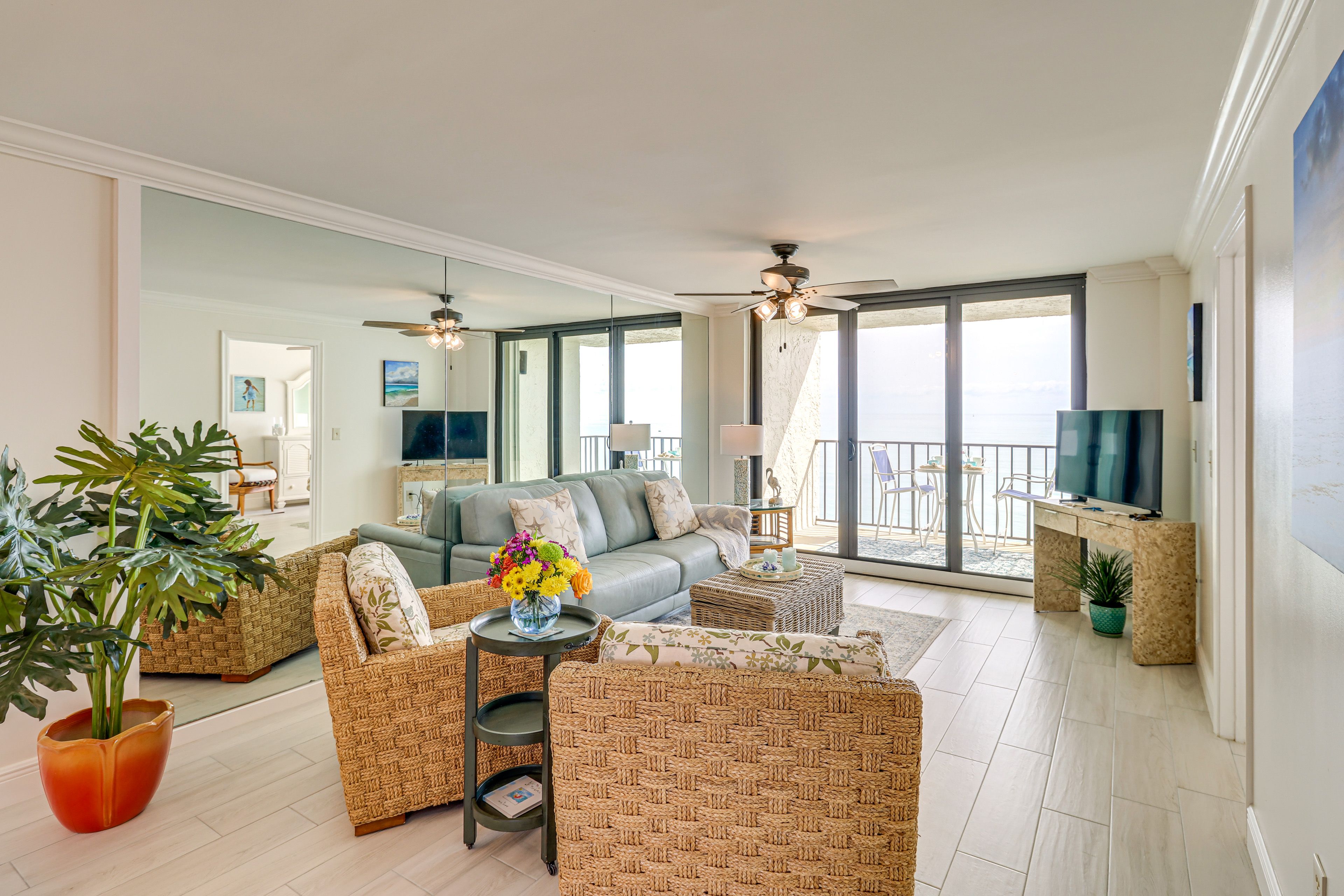 Living Room | Free WiFi | Smart TV | Central A/C