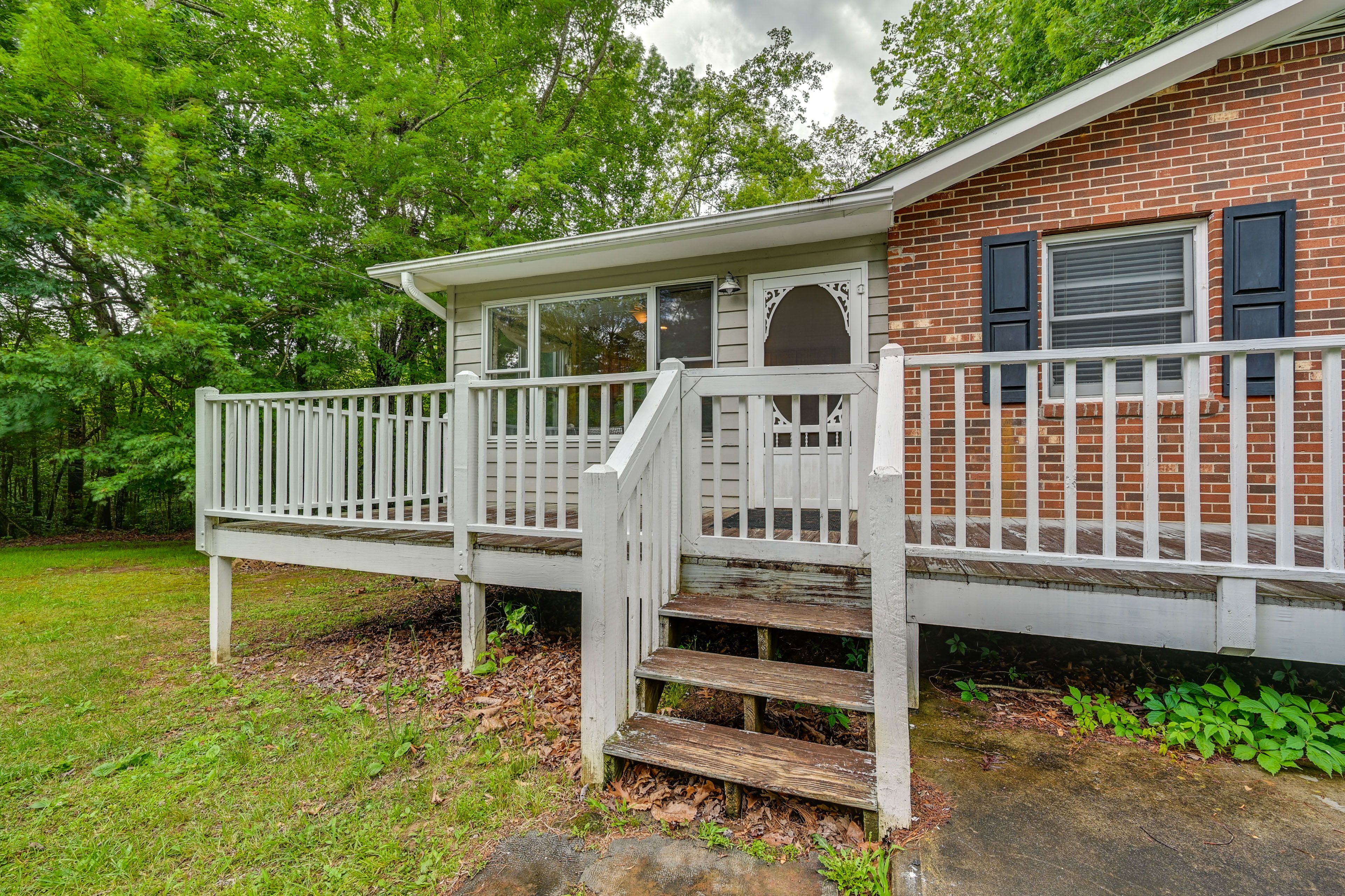 House Exterior | Front Porch