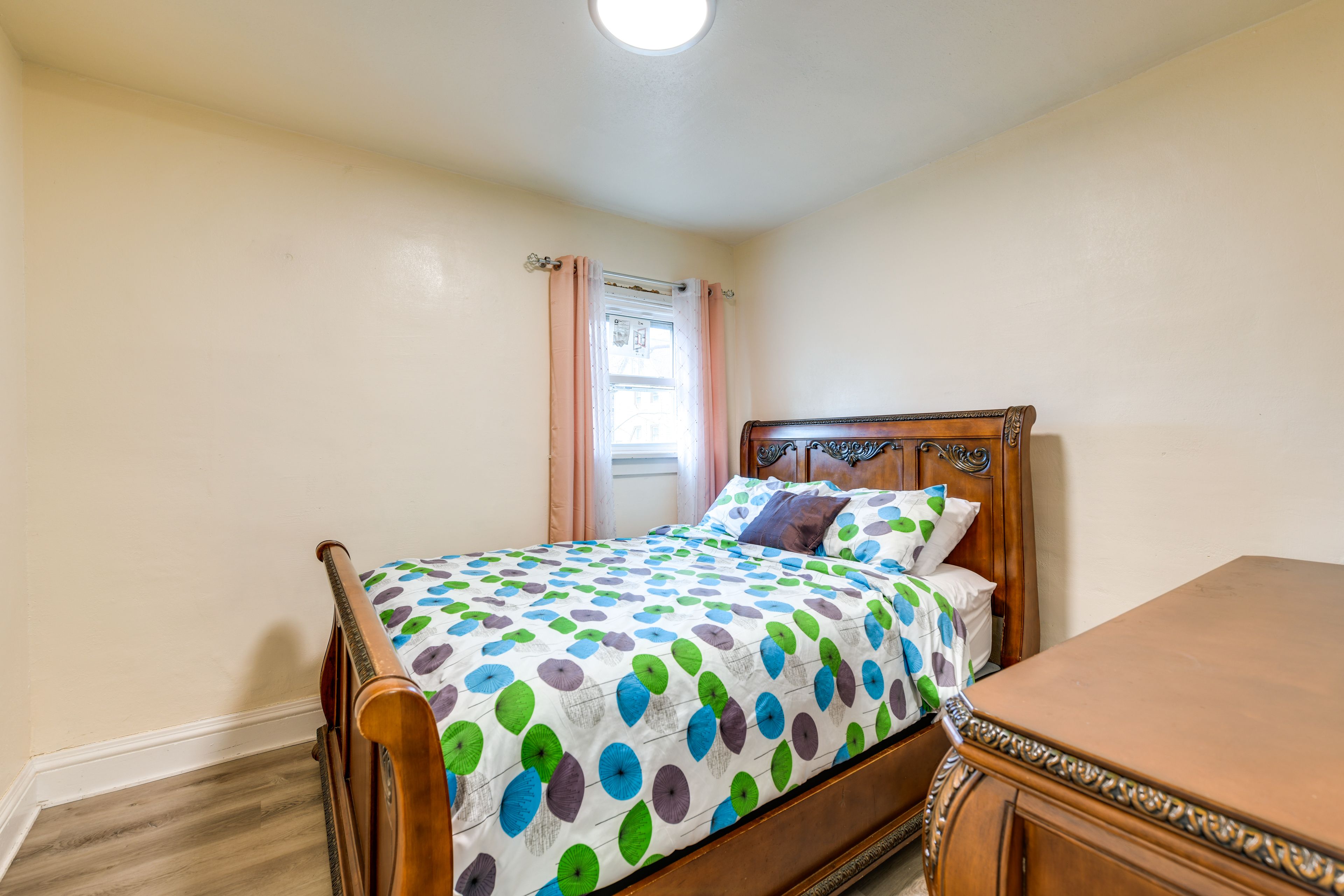 Bedroom 2 | Queen Bed