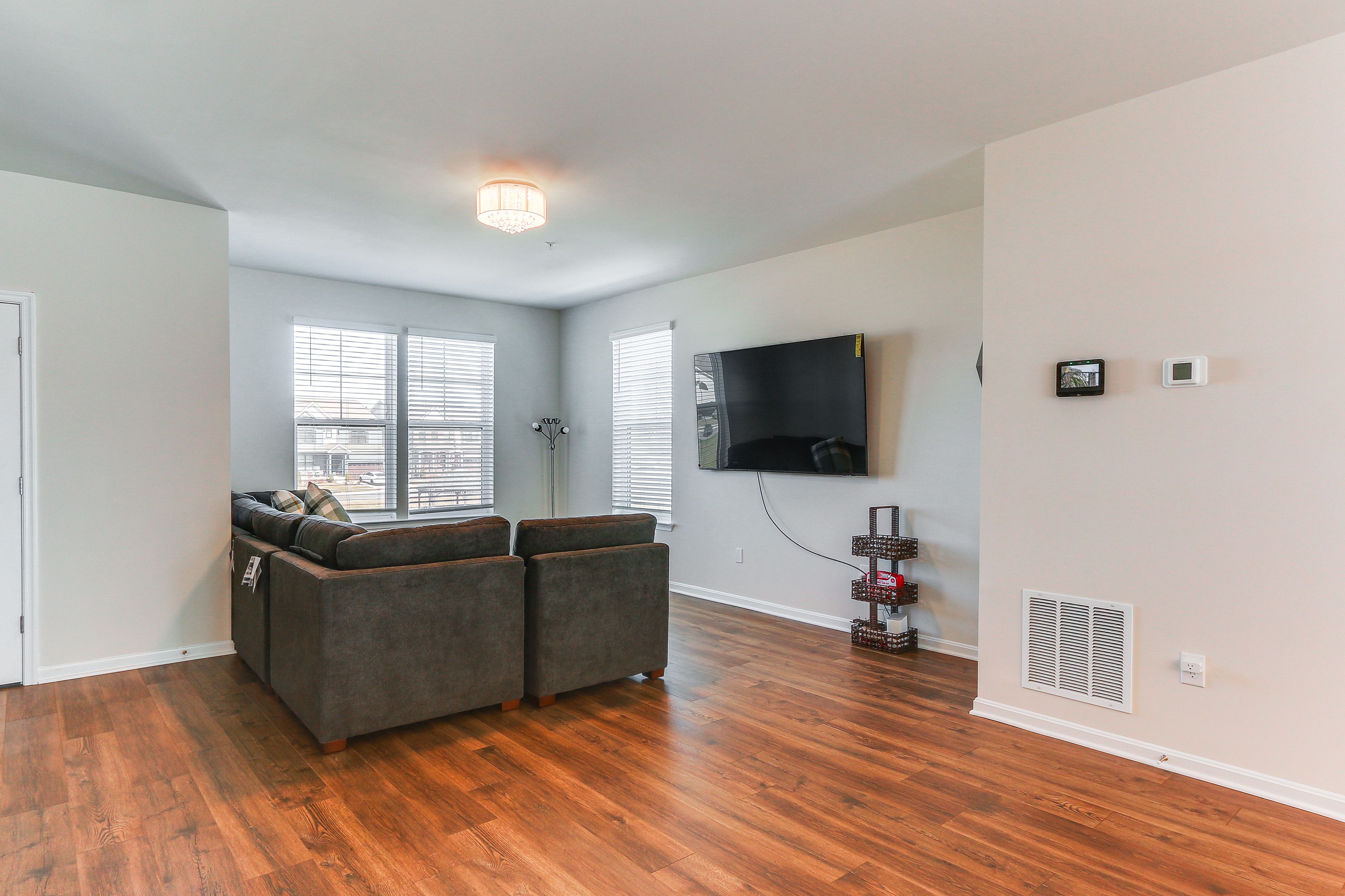 Living Room | Central A/C & Heating | Free WiFi | Smart TV