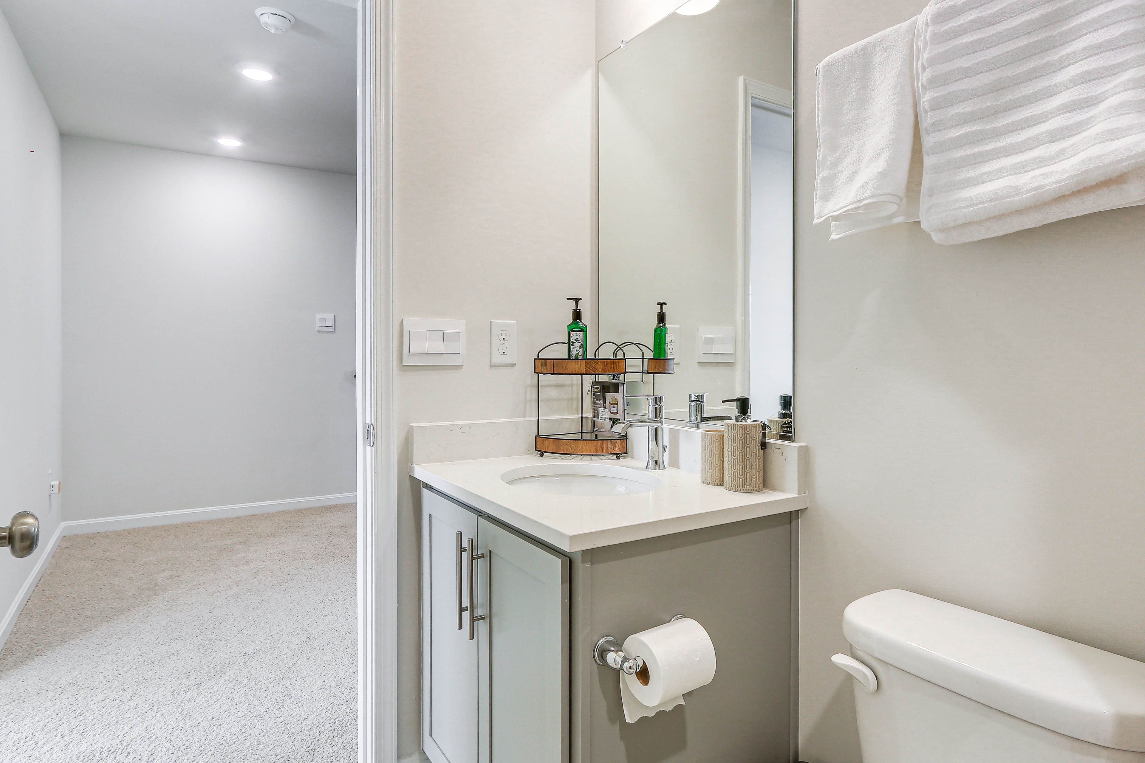 Full Bathroom | Shower/Tub Combo | 3rd Floor