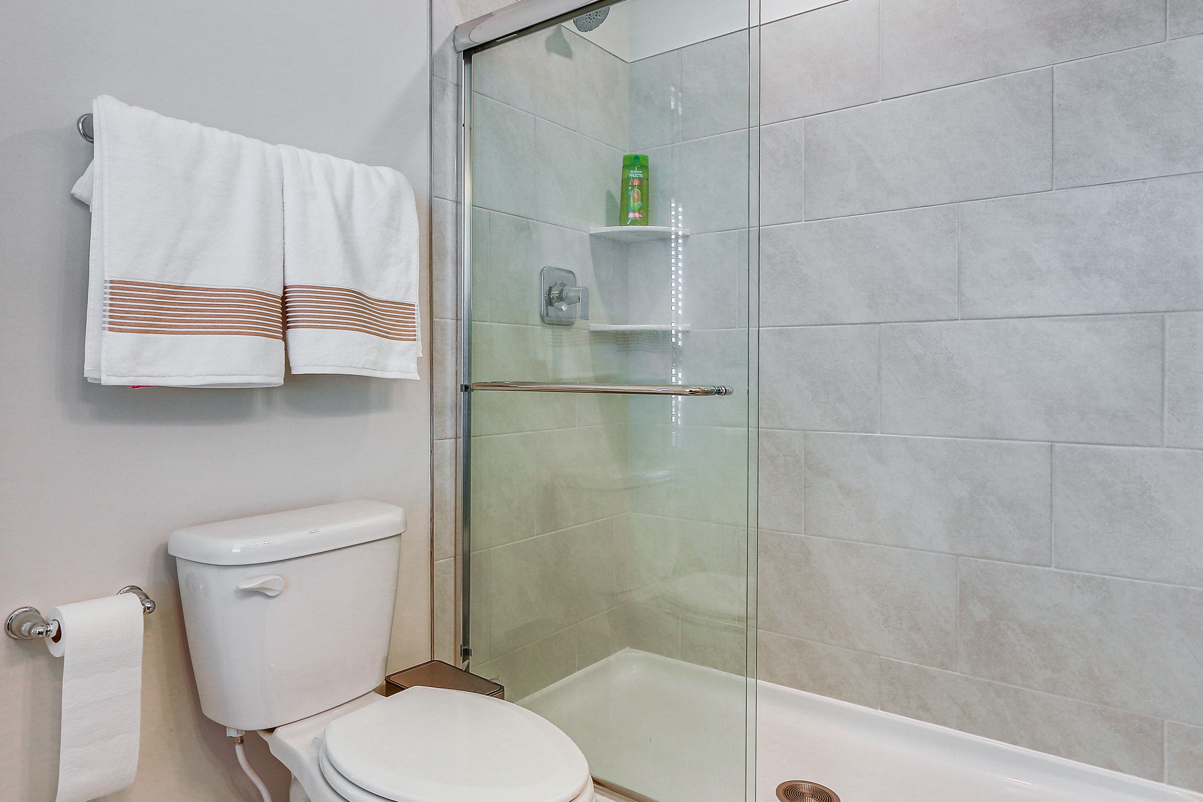 En-Suite Bathroom | Linens & Towels | Complimentary Toiletries | 3rd Floor