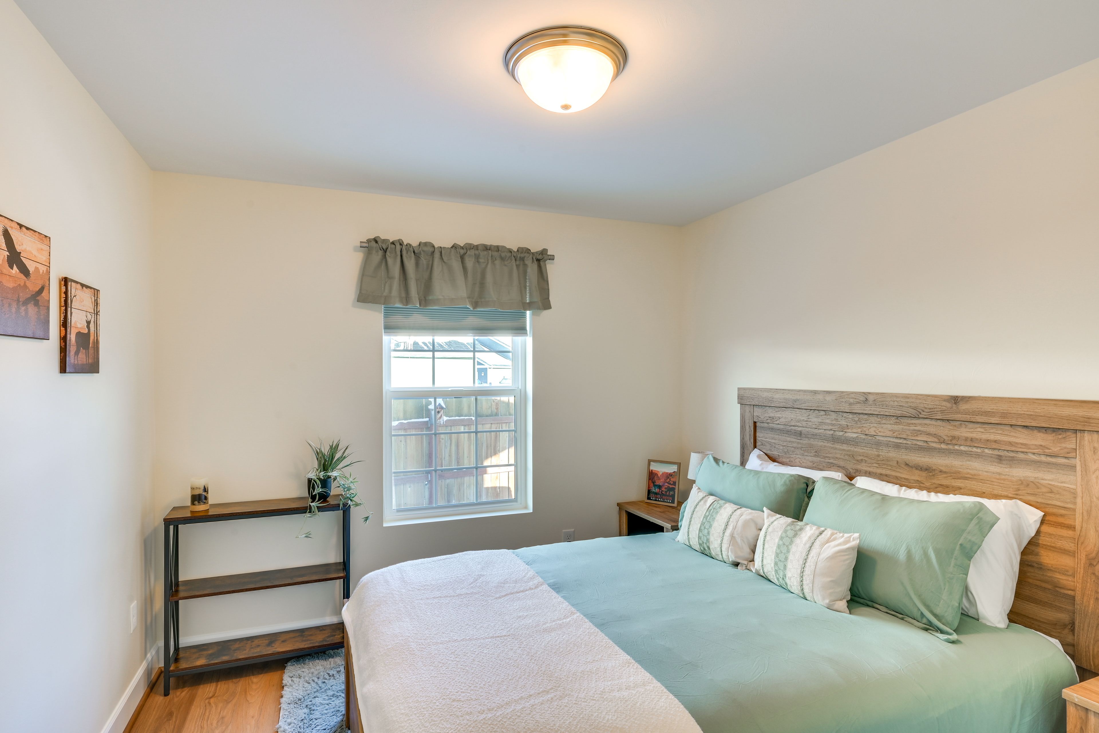 Bedroom 2 | Queen Bed