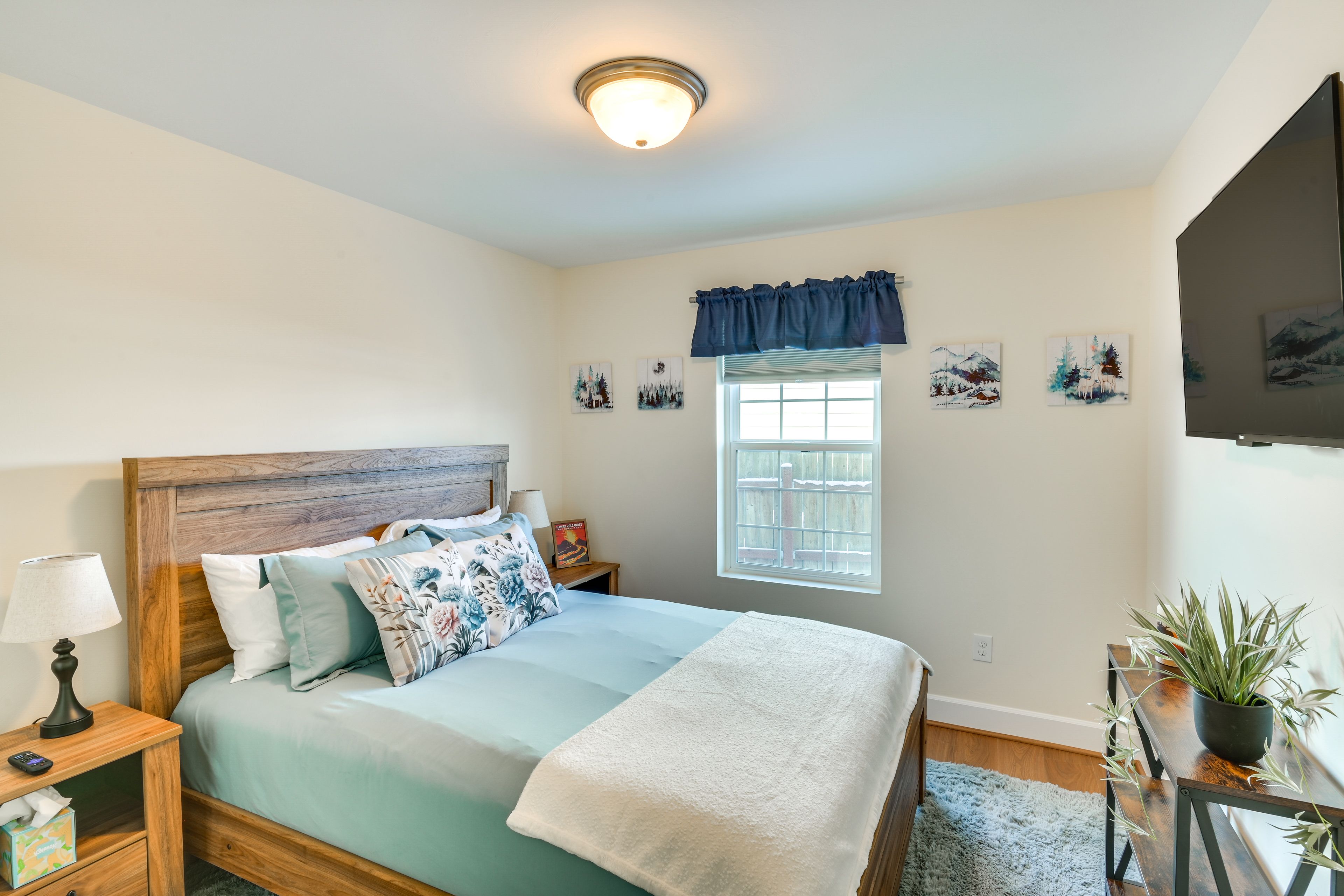 Bedroom 3 | Queen Bed