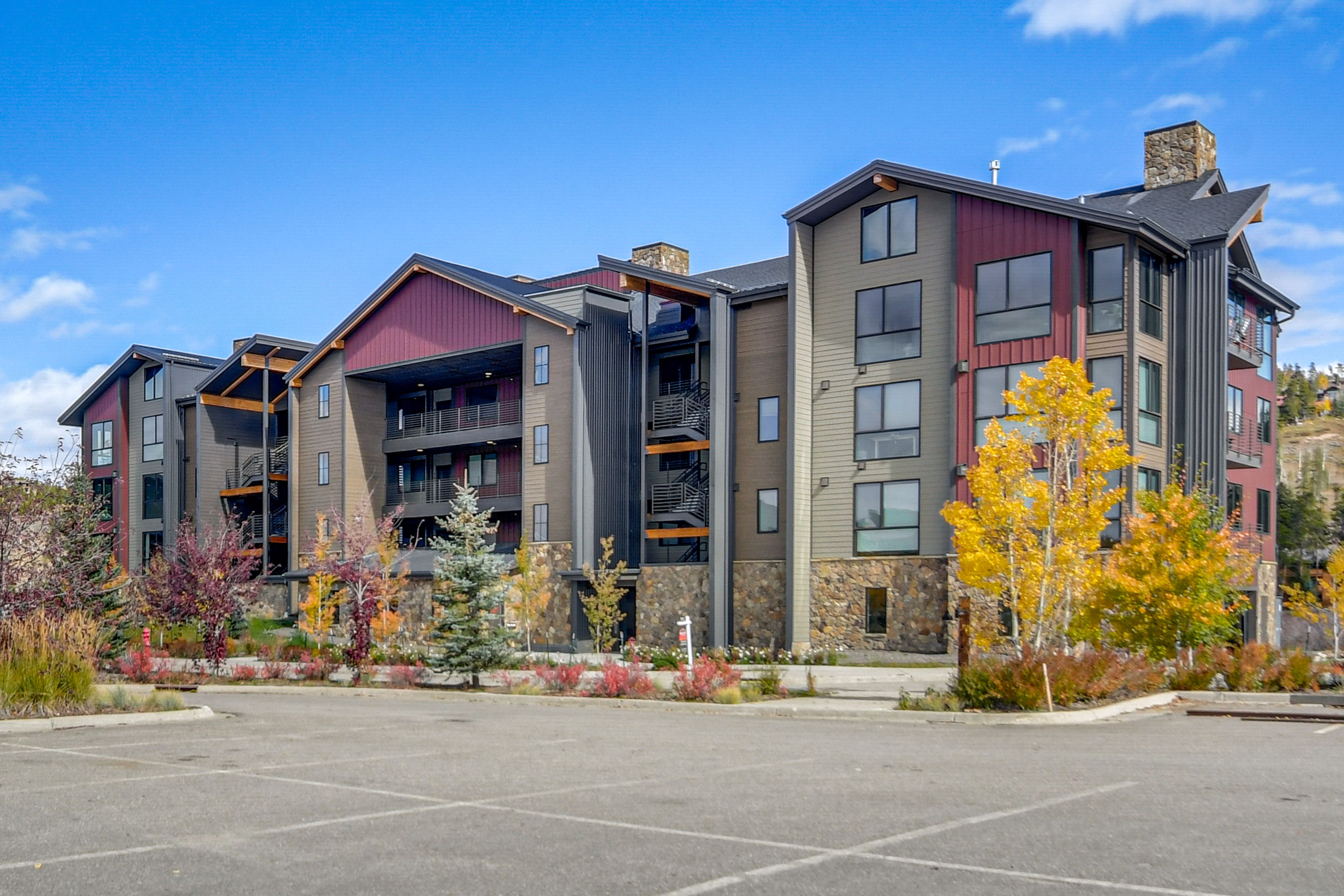 Property Exterior | Single-Story Unit | 1st-Floor Condo | Elevator Access