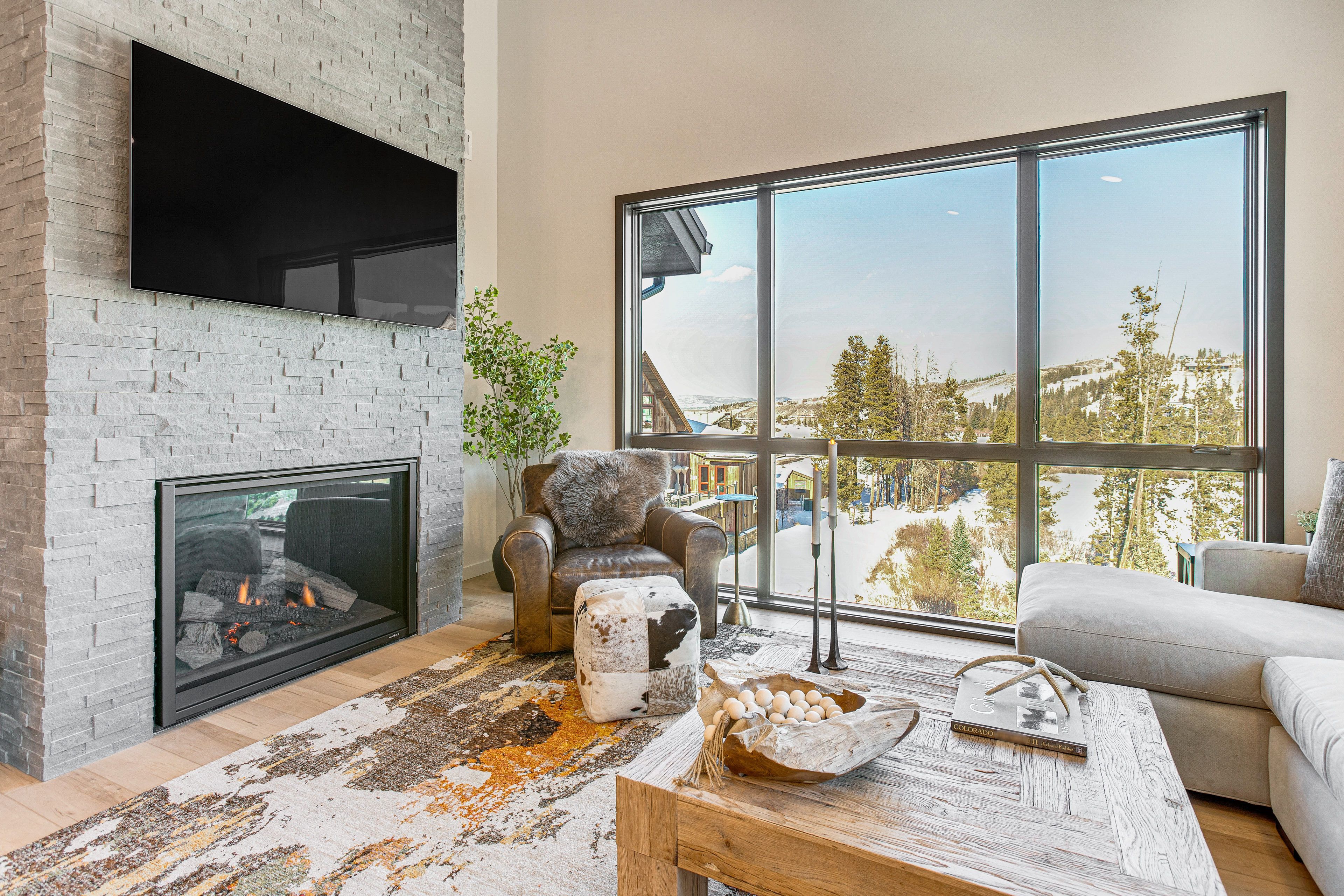 Living Room | Smart TV | Free WiFi