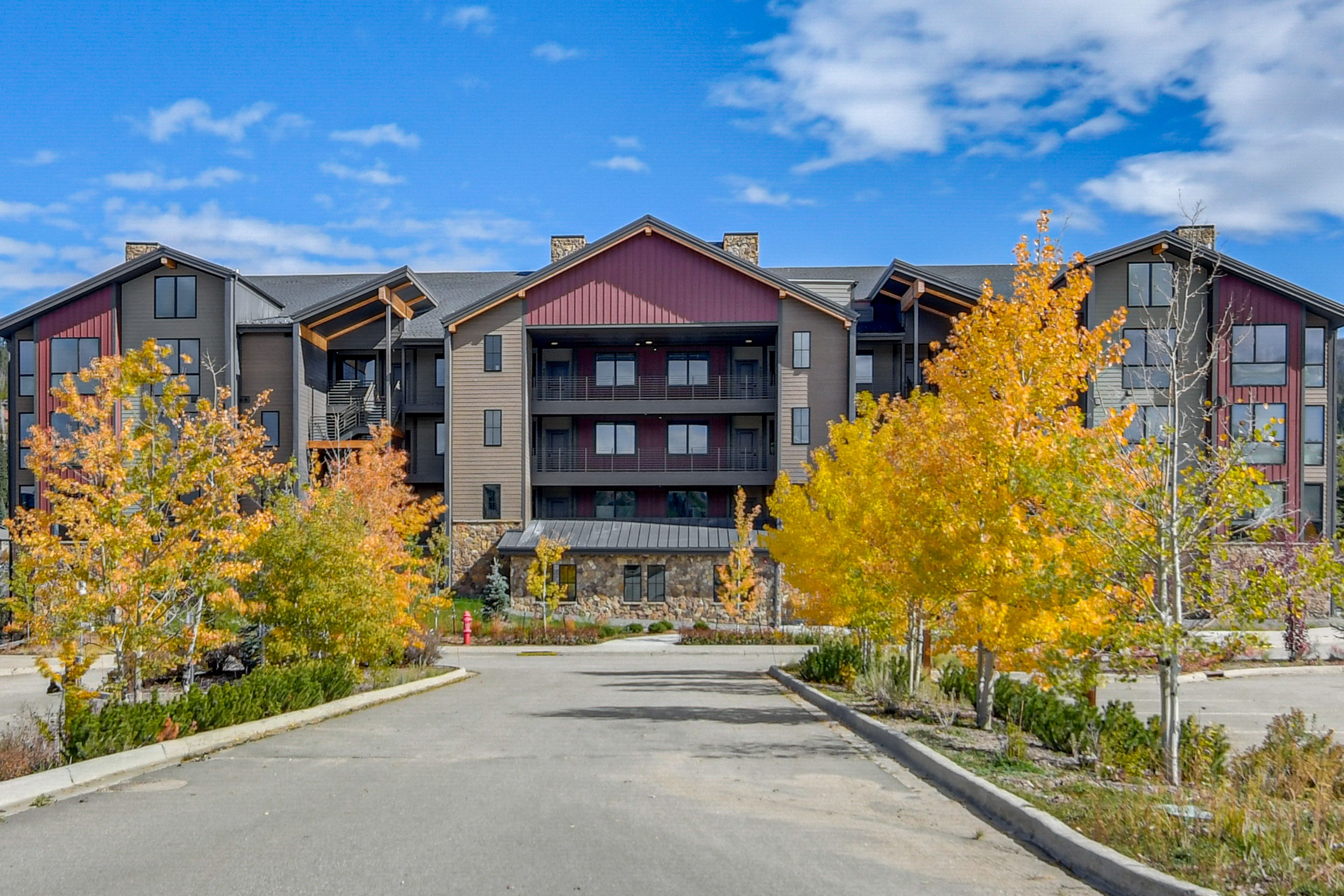 Property Exterior | Single-Story Unit | 1st-Floor Condo | Elevator Access