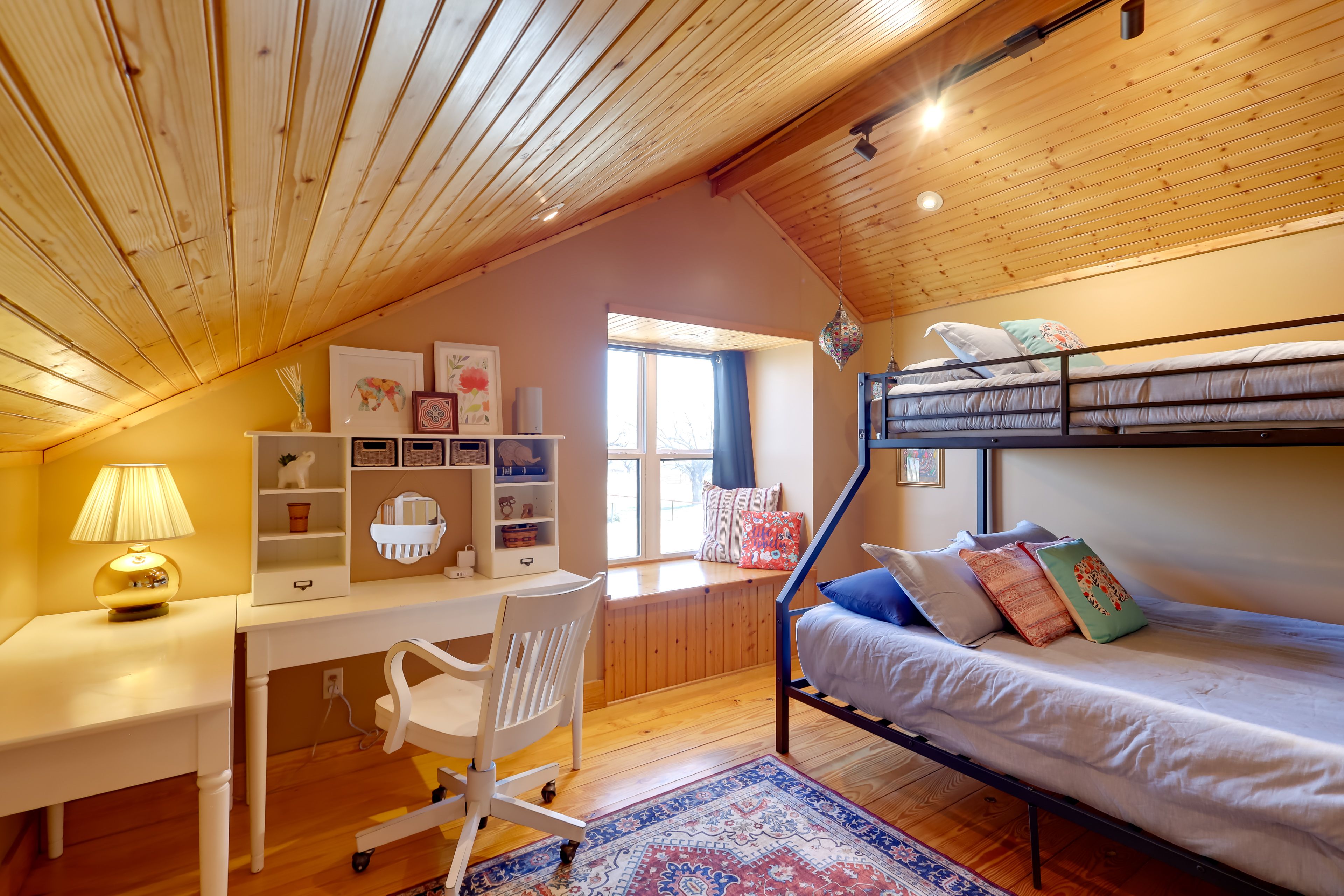 Loft | 2nd Floor | Twin XL/Queen Bunk Bed