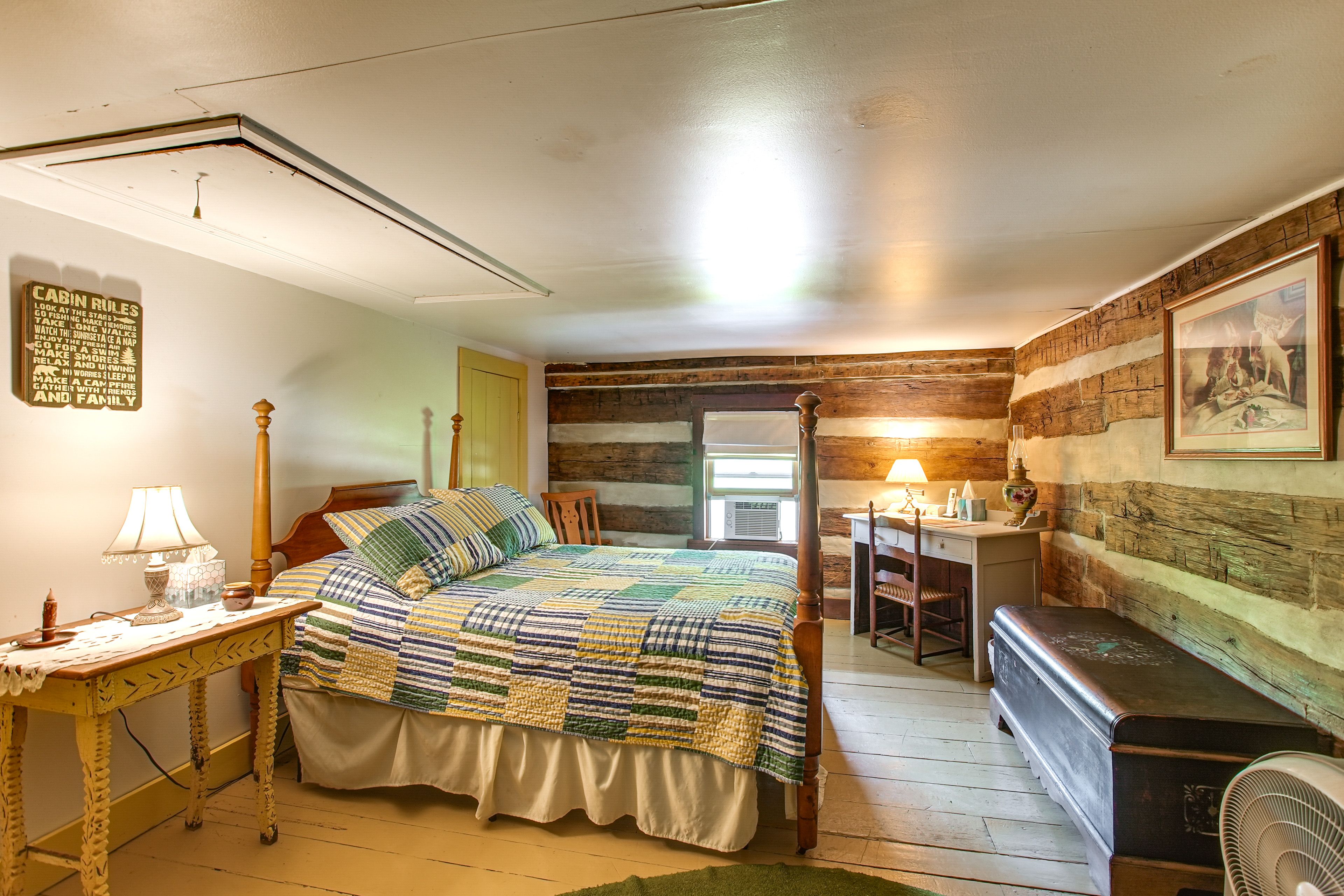 Bedroom | Queen Bed | Upper Level