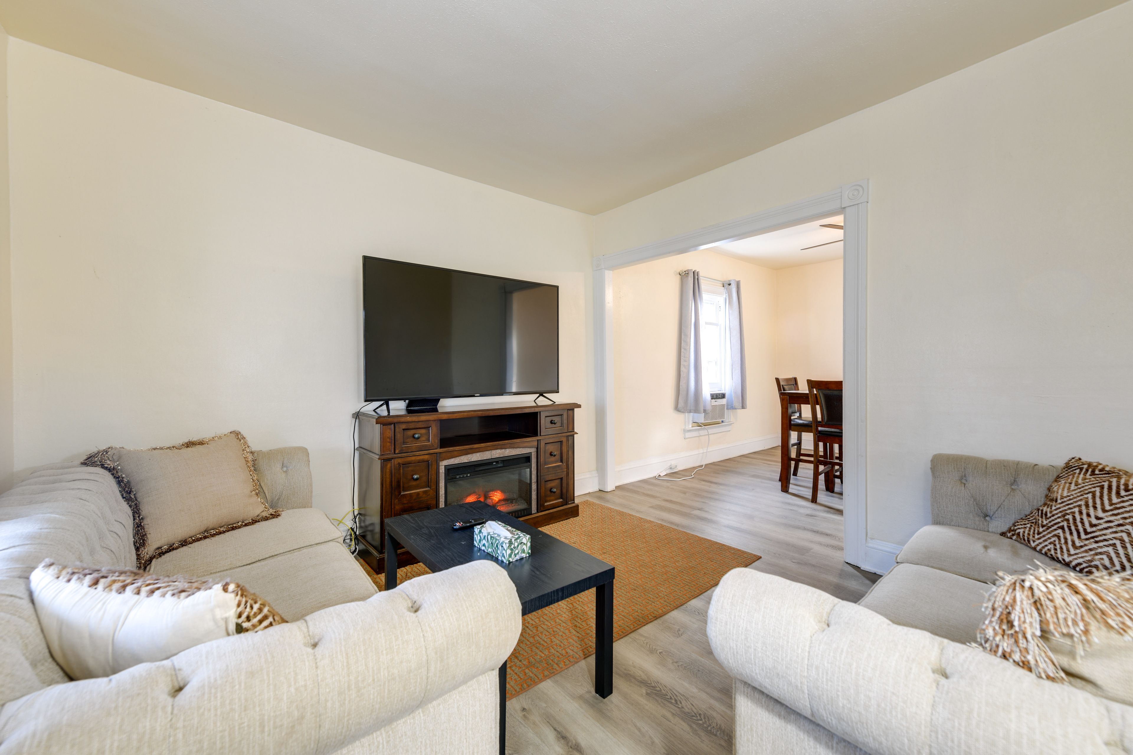 Niagara Falls Vacation Rental | 2BR | 1BA | 750 Sq Ft | Stairs Required