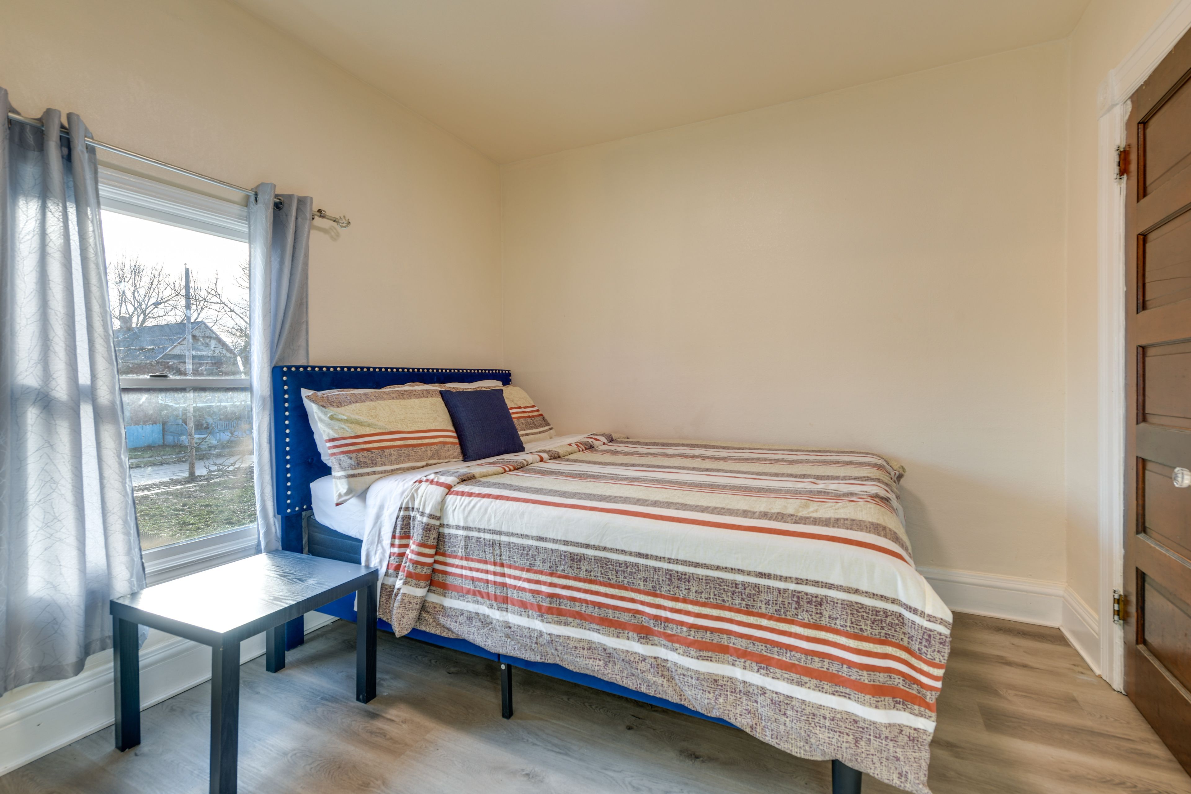 Bedroom 1 | Queen Bed