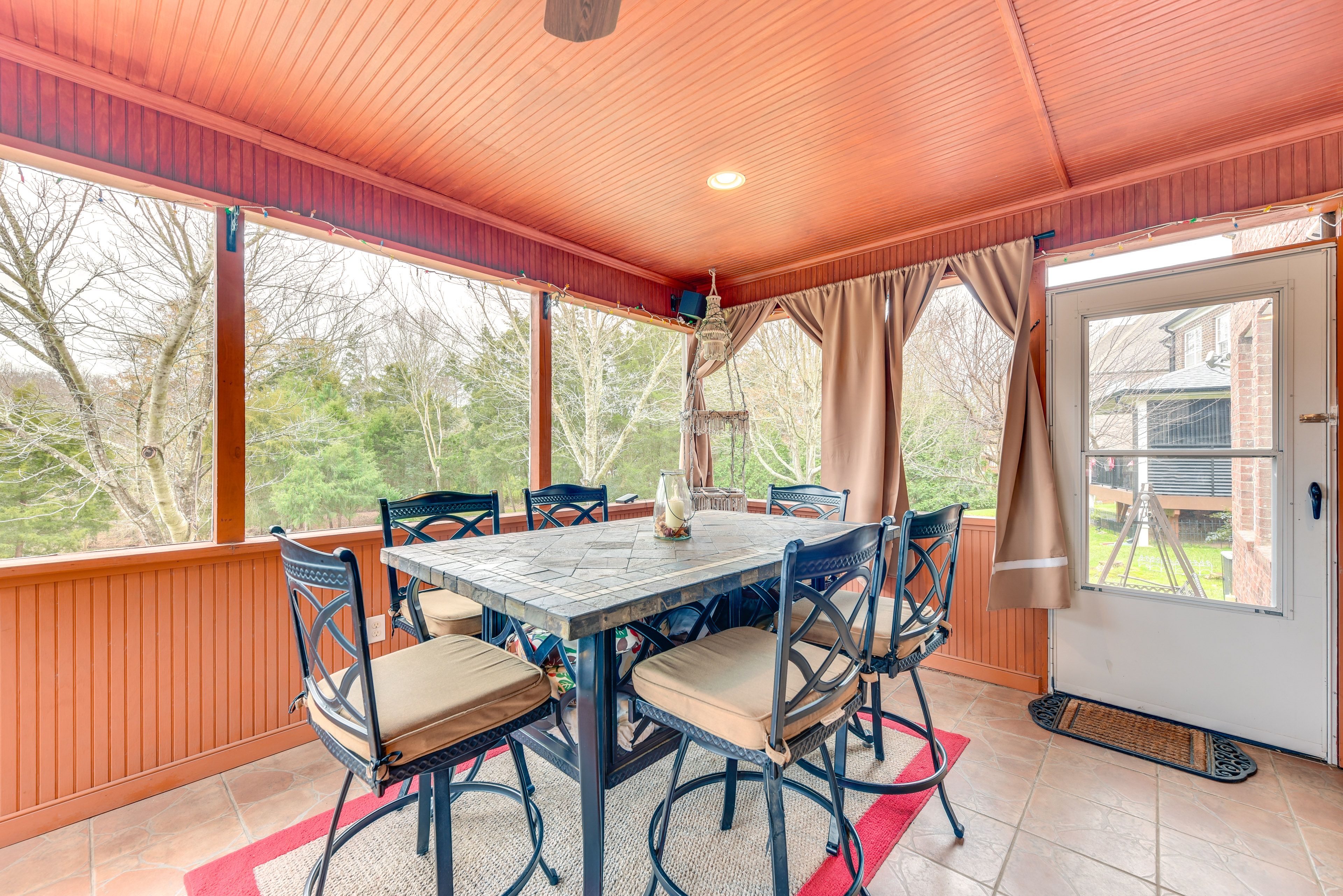 Screened-In Porch w/ TV