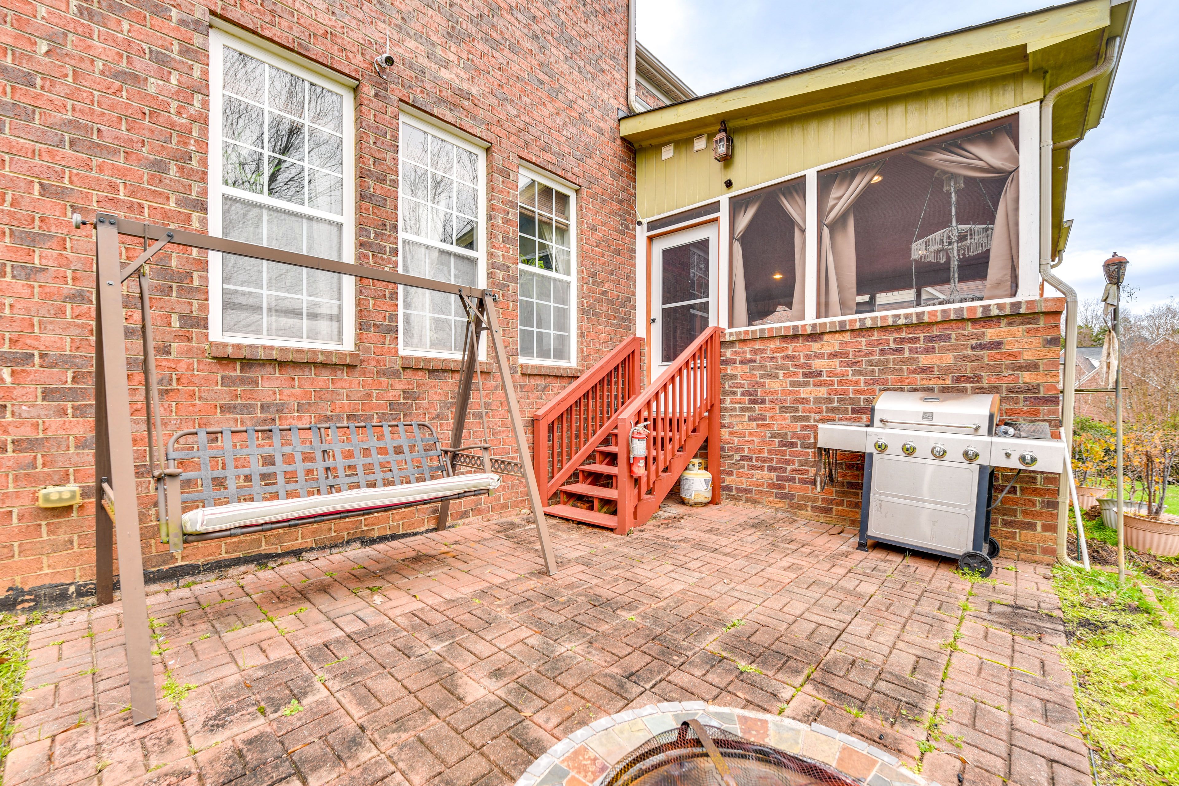 Furnished Patio | Wood-Burning Fire Pit